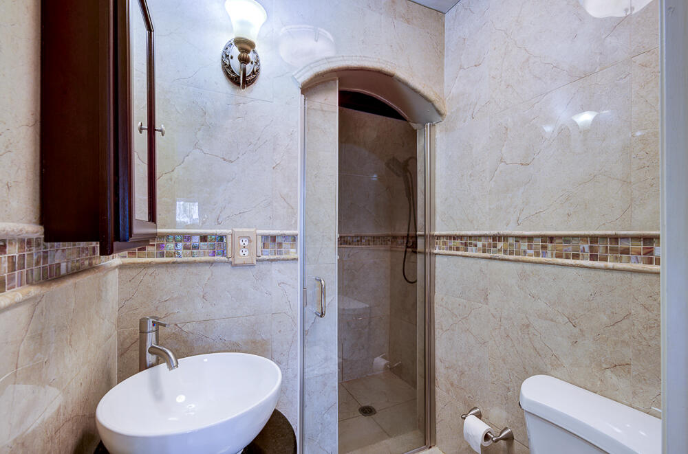 1617 N Aspen Ct, Visalia, CA 93291