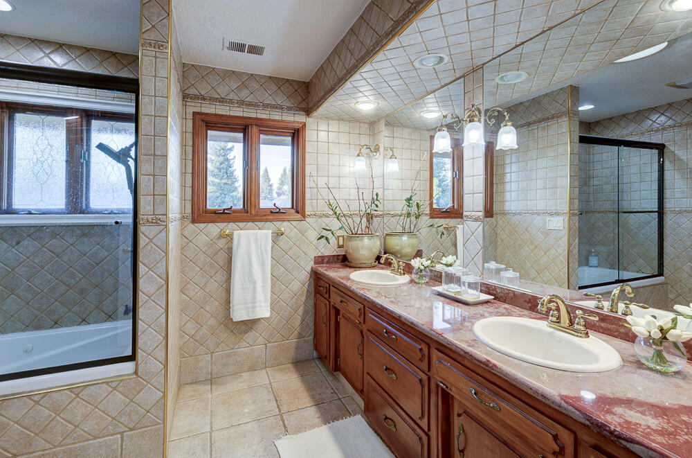 1617 N Aspen Ct, Visalia, CA 93291