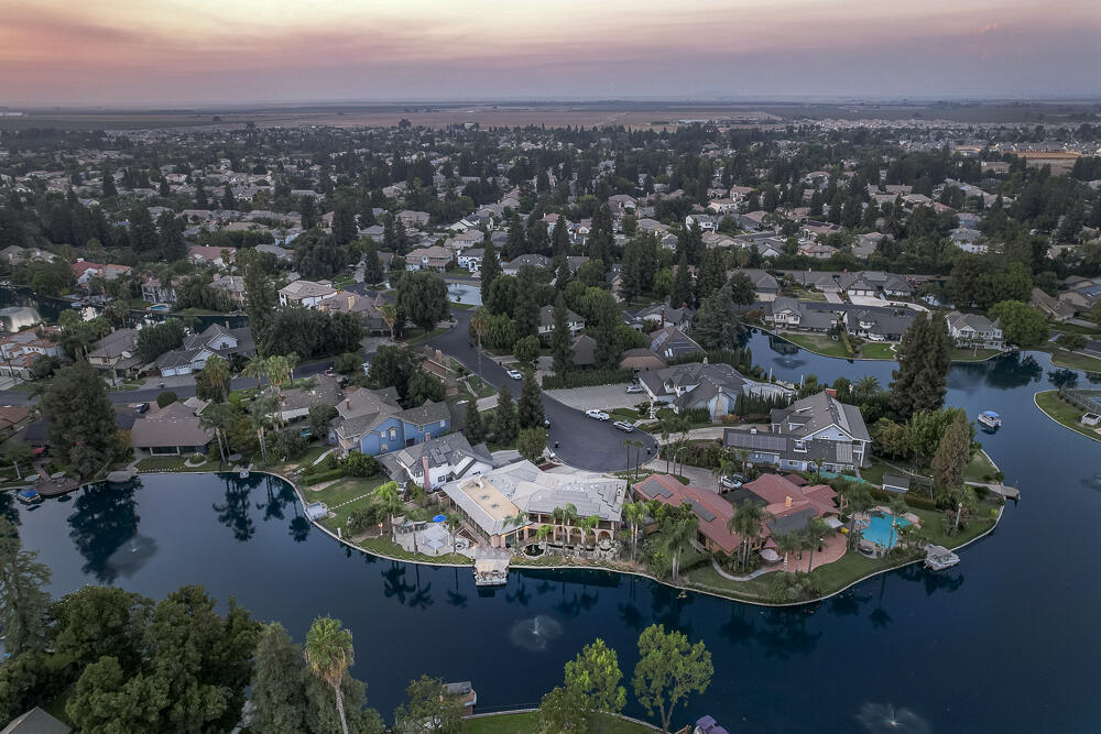 1617 N Aspen Ct, Visalia, CA 93291