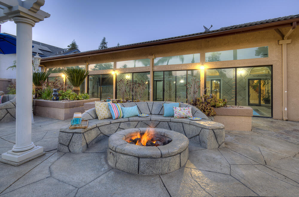 1617 N Aspen Ct, Visalia, CA 93291