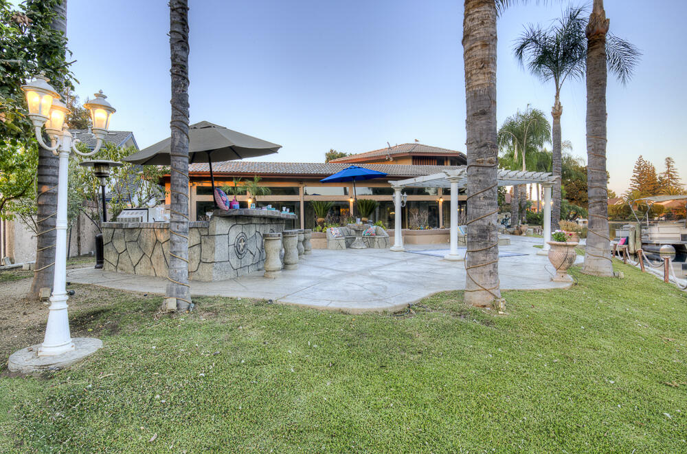 1617 N Aspen Ct, Visalia, CA 93291