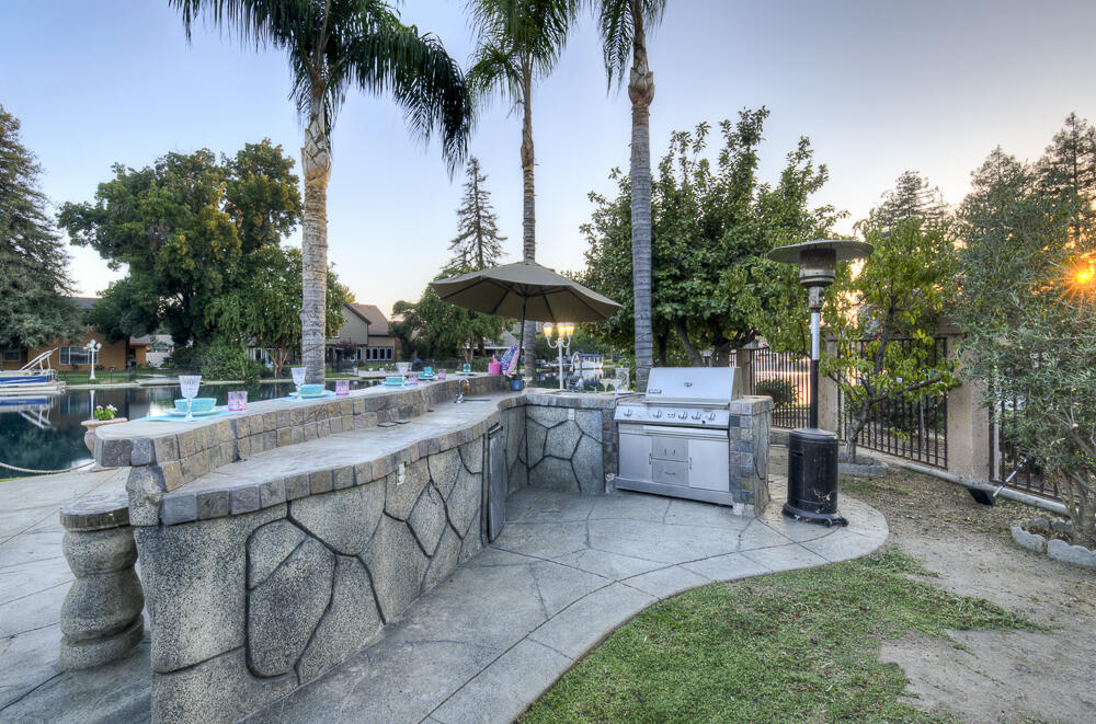 1617 N Aspen Ct, Visalia, CA 93291