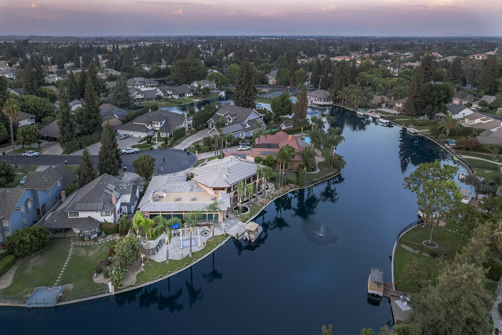 1617 N Aspen Ct, Visalia, CA 93291