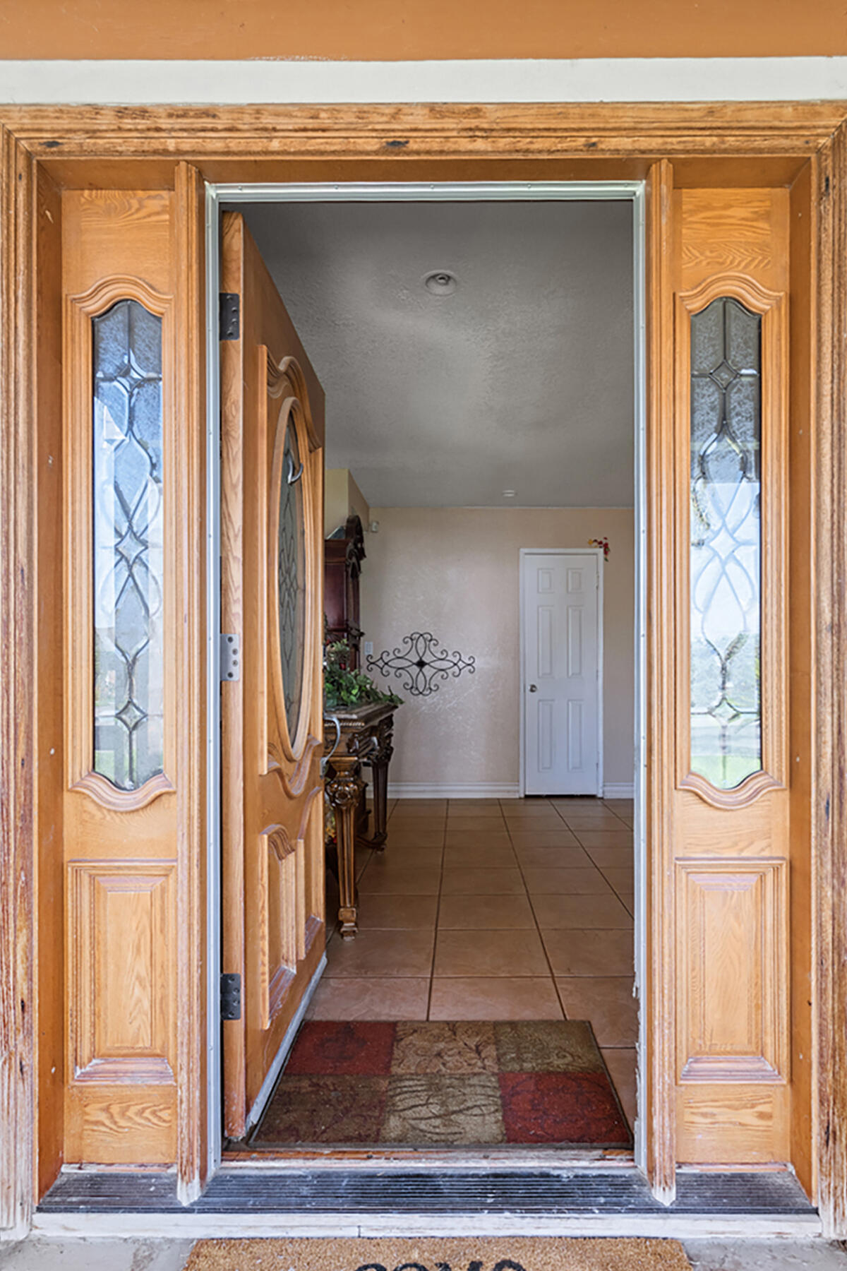 931 S Amber St, Tulare, CA 93274