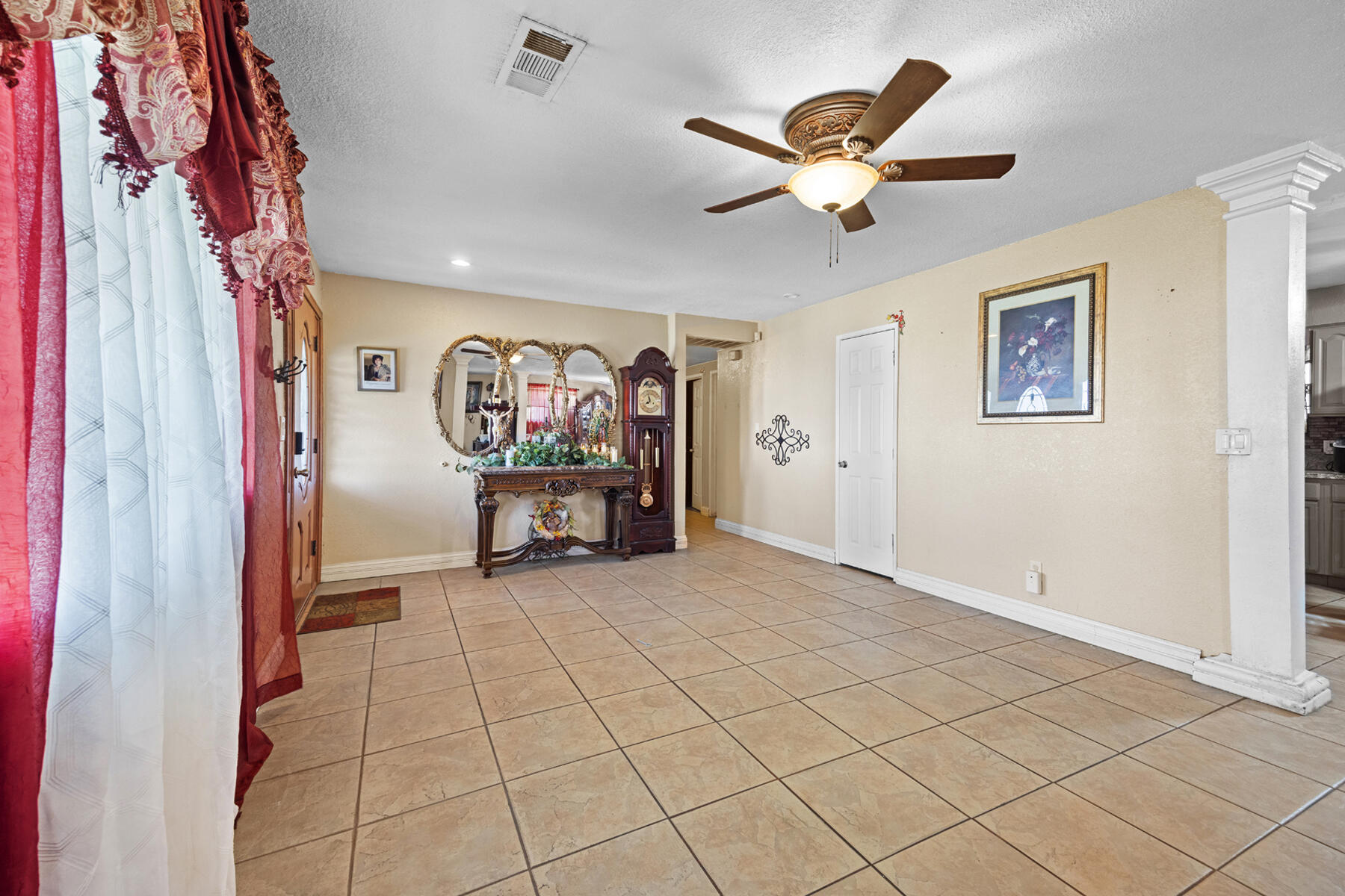 931 S Amber St, Tulare, CA 93274