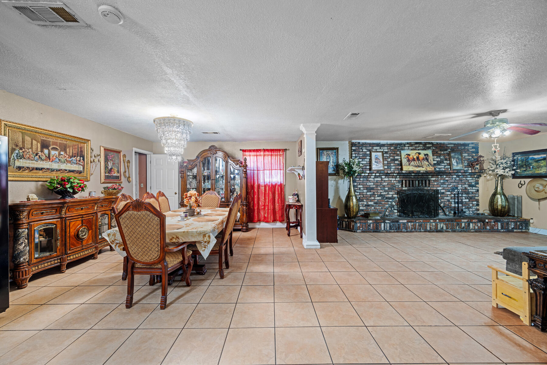 931 S Amber St, Tulare, CA 93274