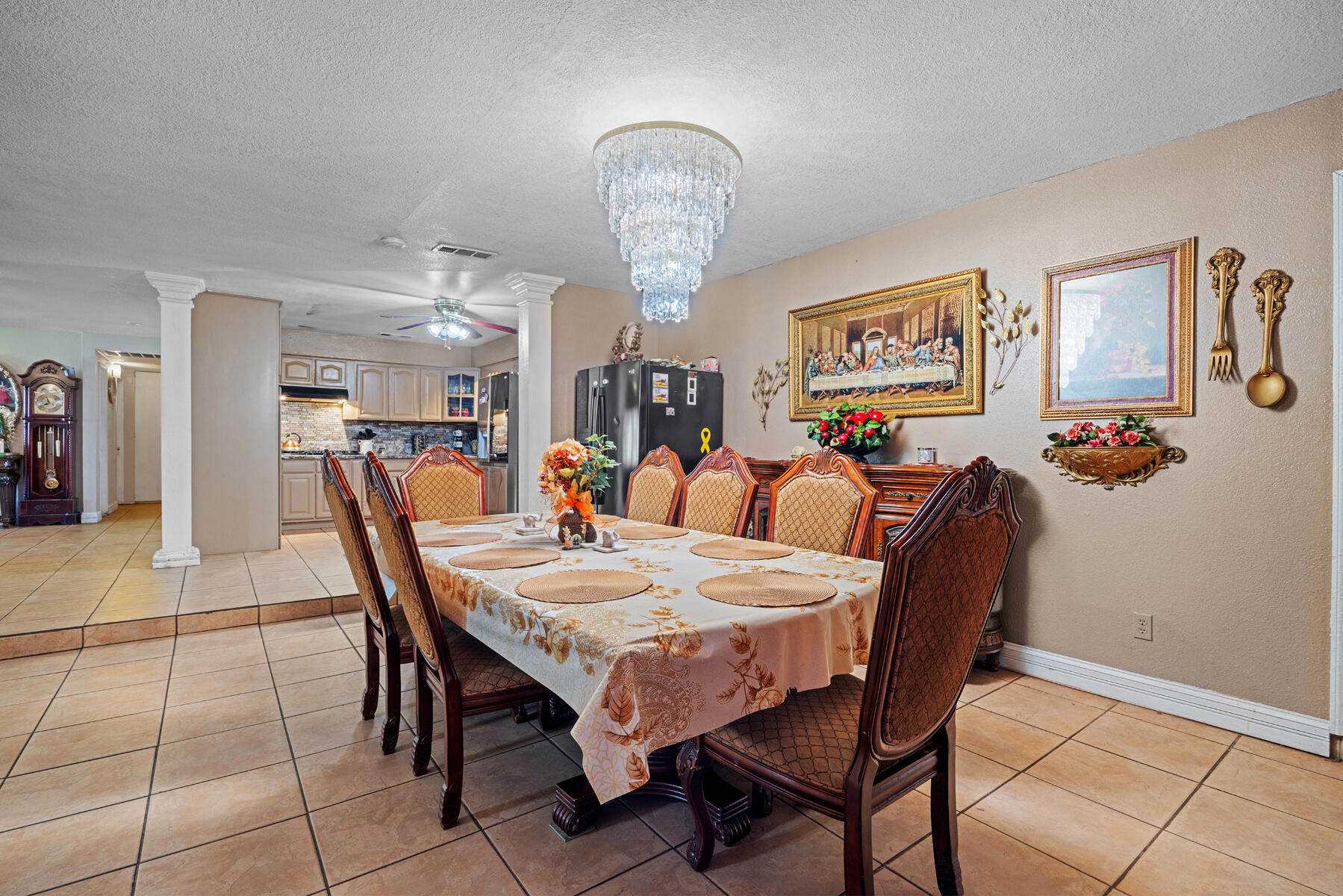 931 S Amber St, Tulare, CA 93274