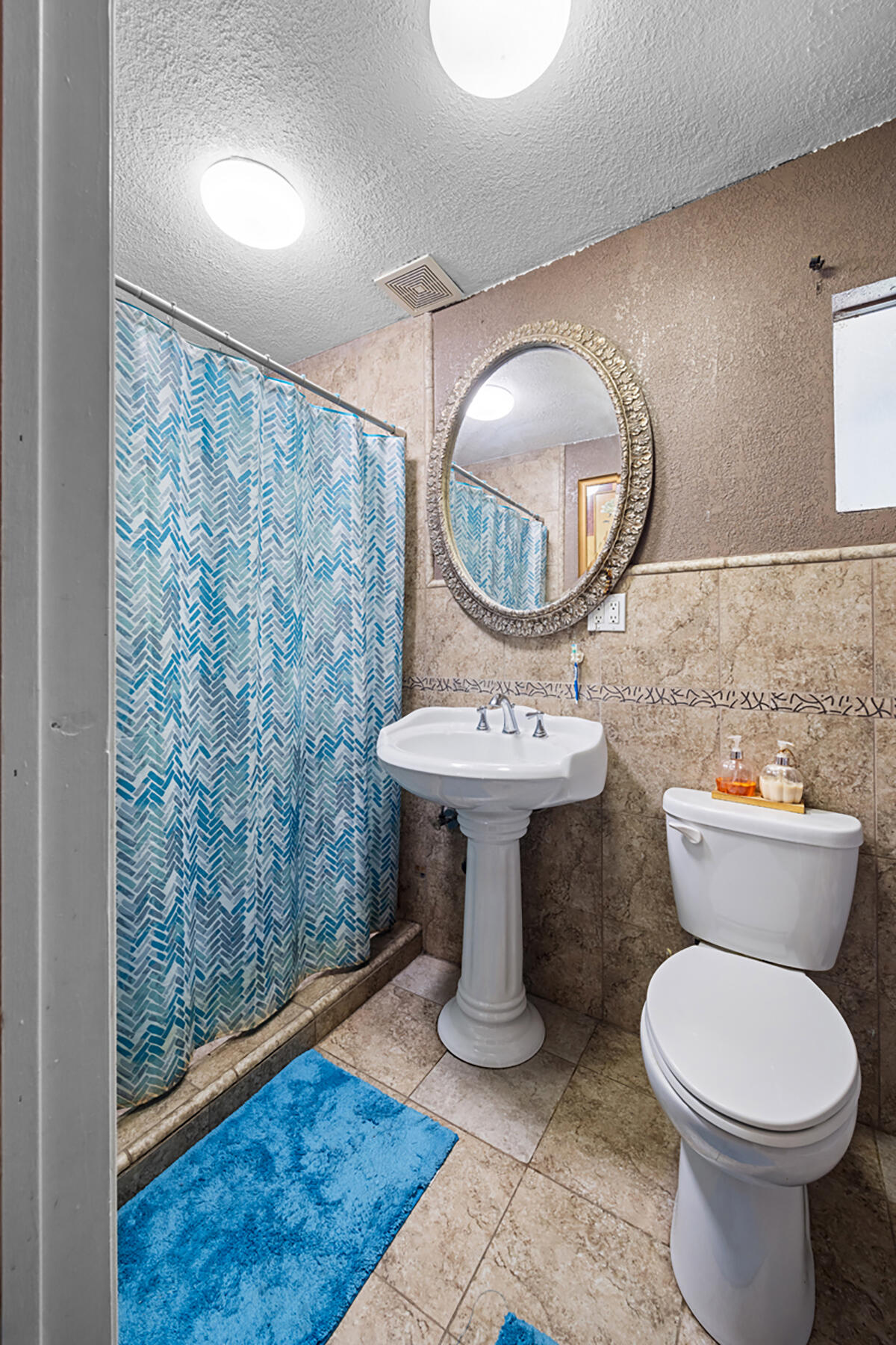 931 S Amber St, Tulare, CA 93274