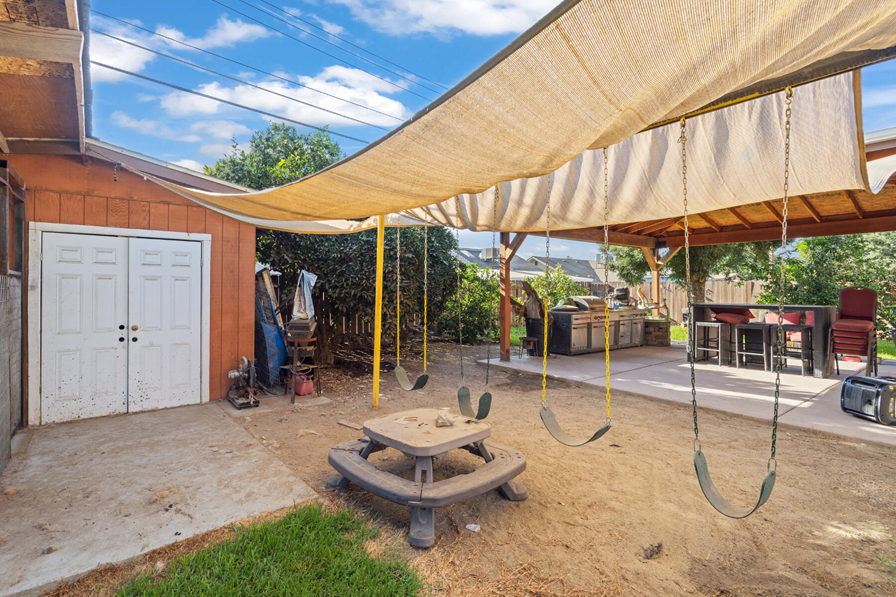 931 S Amber St, Tulare, CA 93274