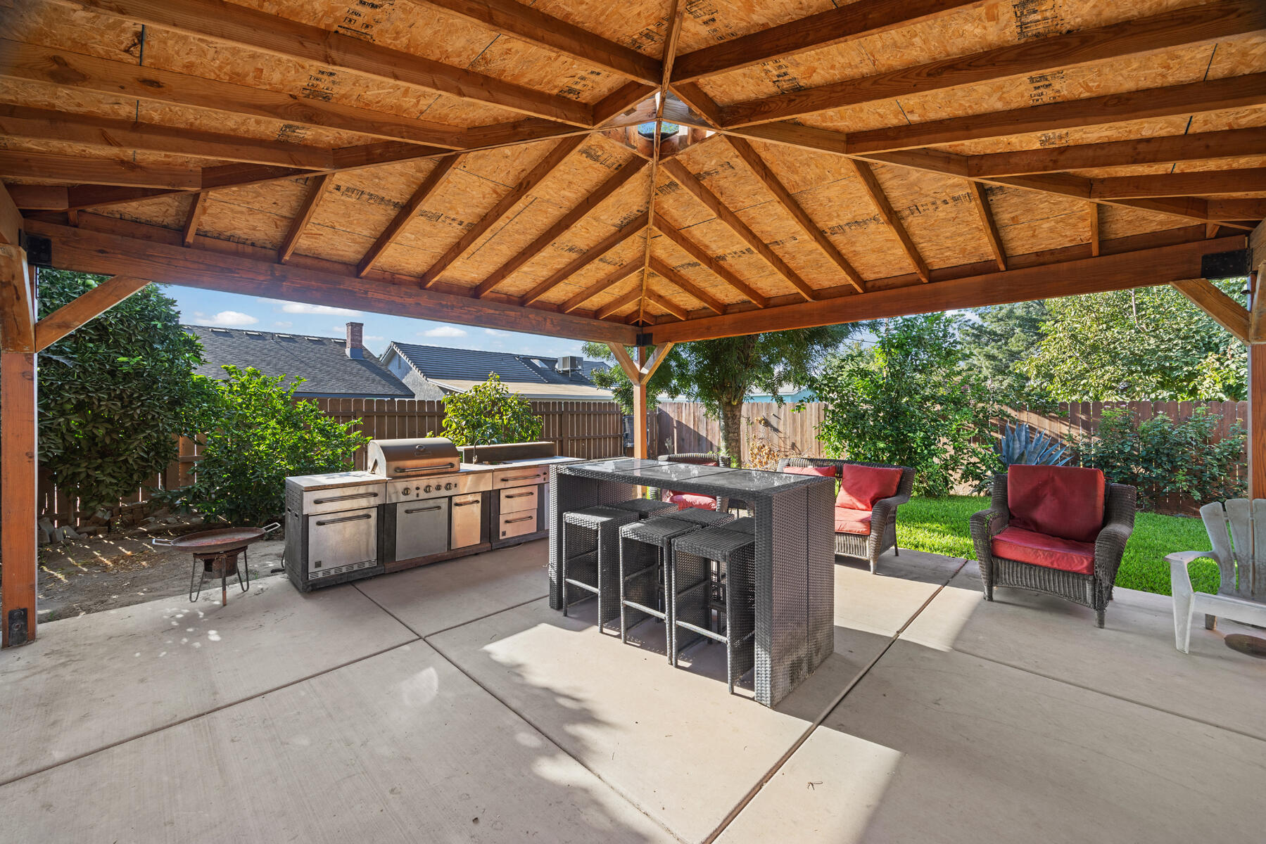 931 S Amber St, Tulare, CA 93274