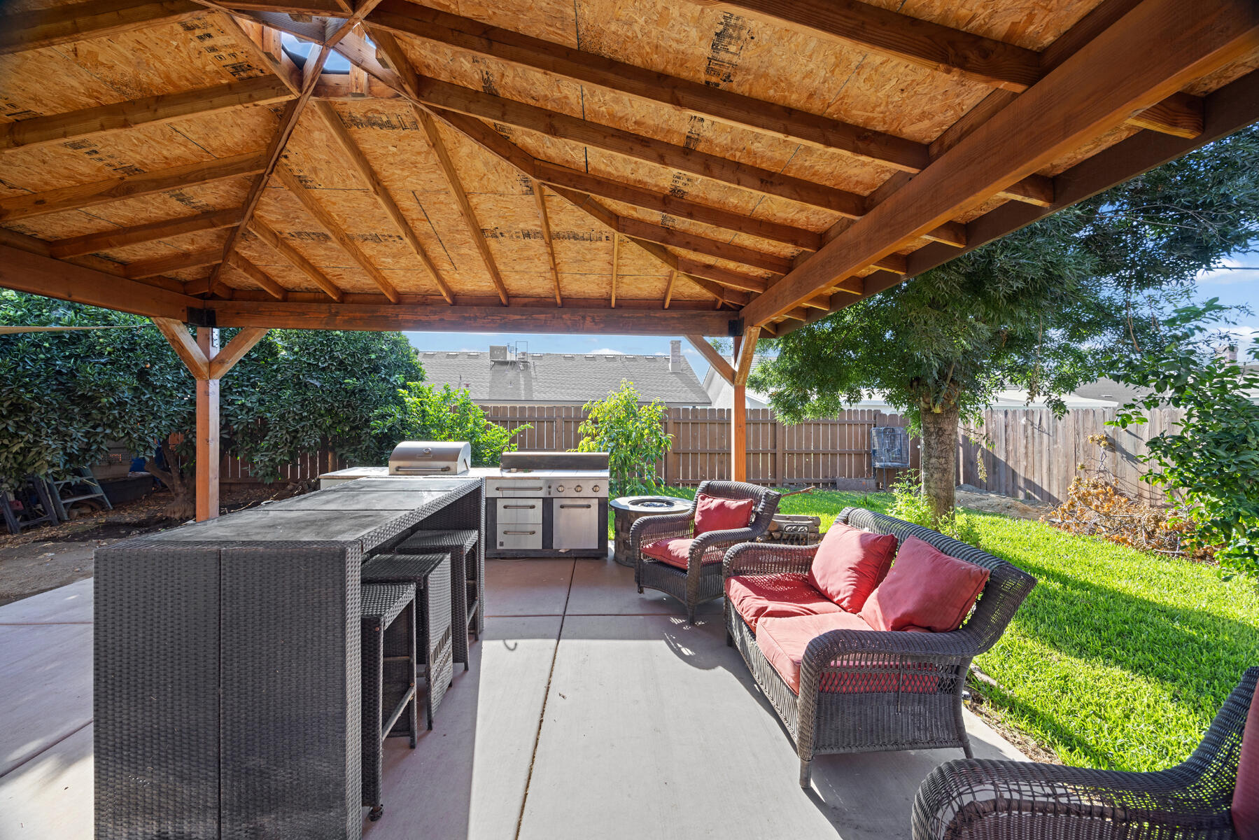 931 S Amber St, Tulare, CA 93274