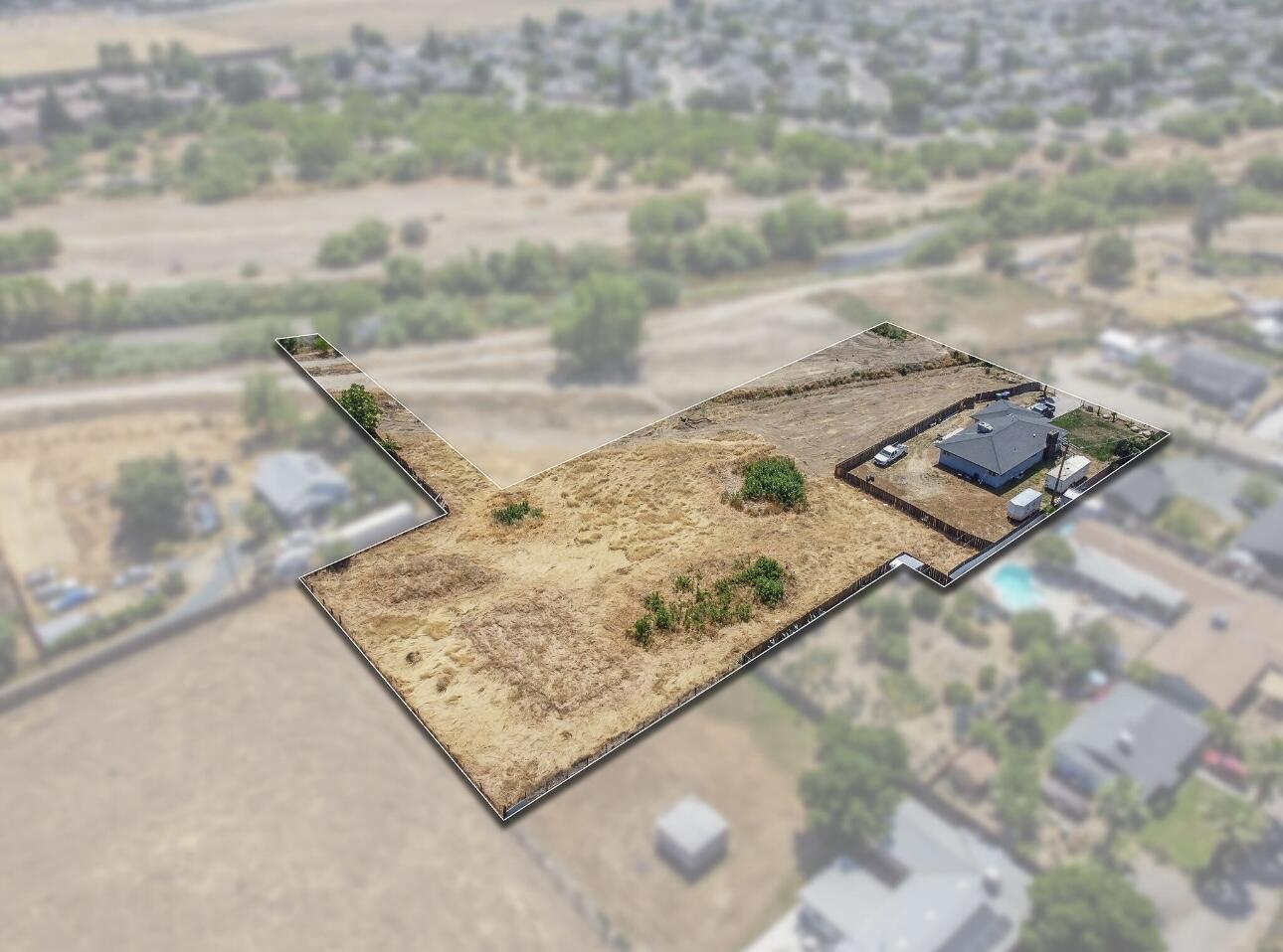 579 S Villa St, Porterville, CA 93257