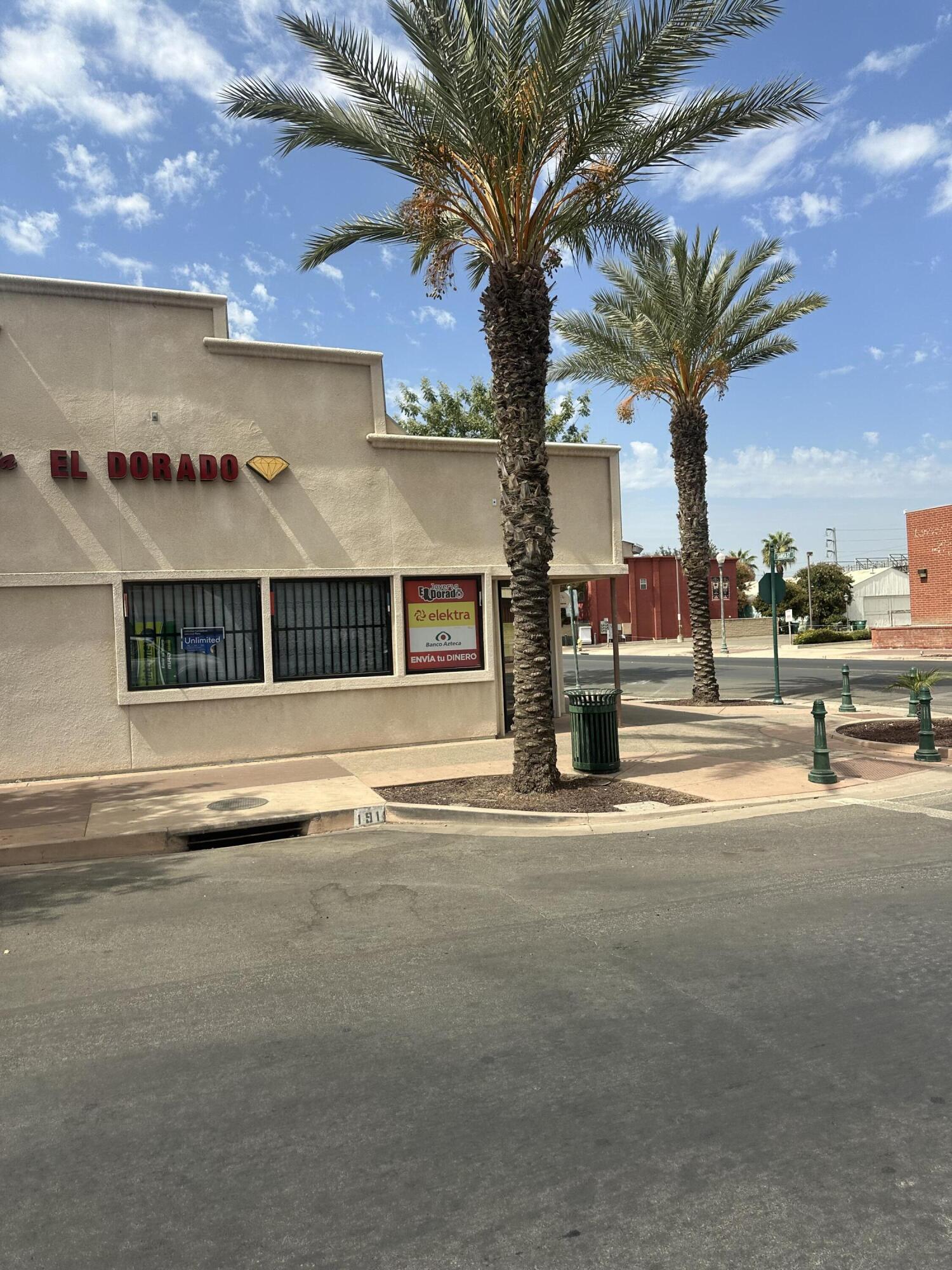 191 N Elmwood Ave, Lindsay, CA 93247