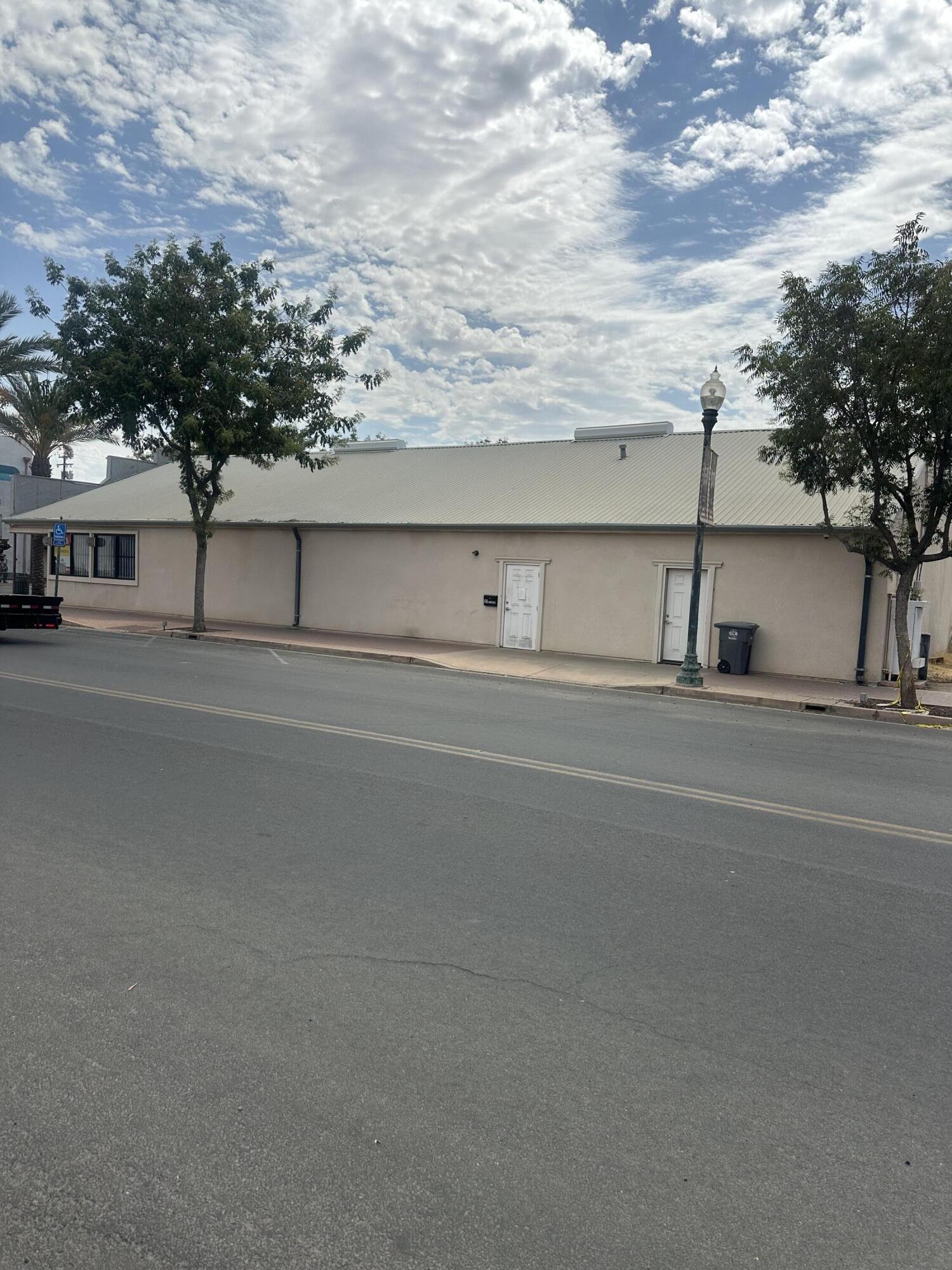 191 N Elmwood Ave, Lindsay, CA 93247