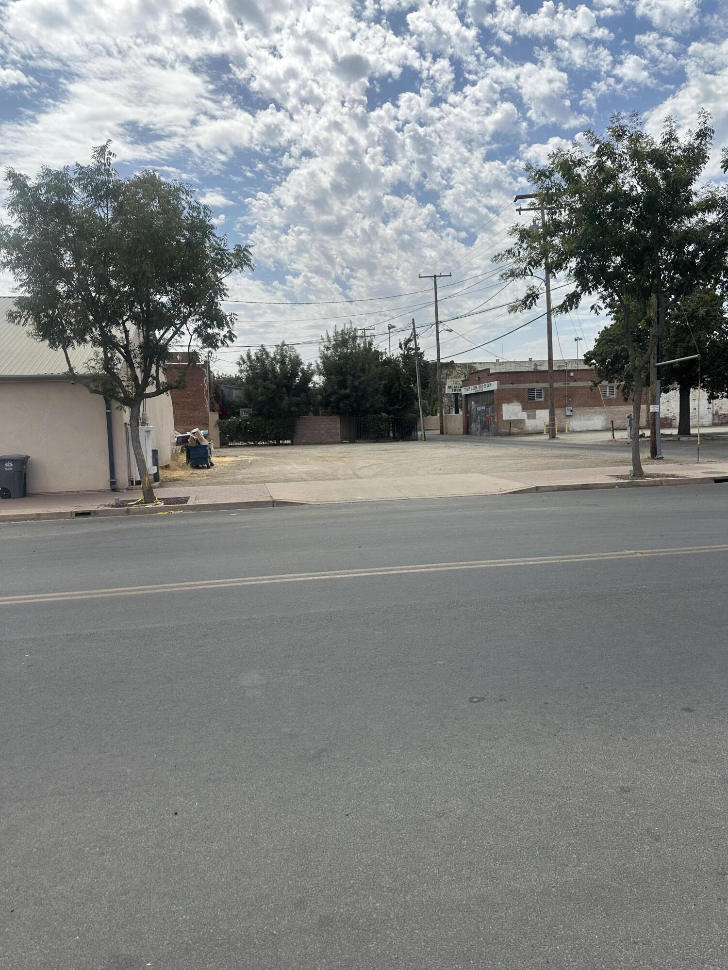 191 N Elmwood Ave, Lindsay, CA 93247