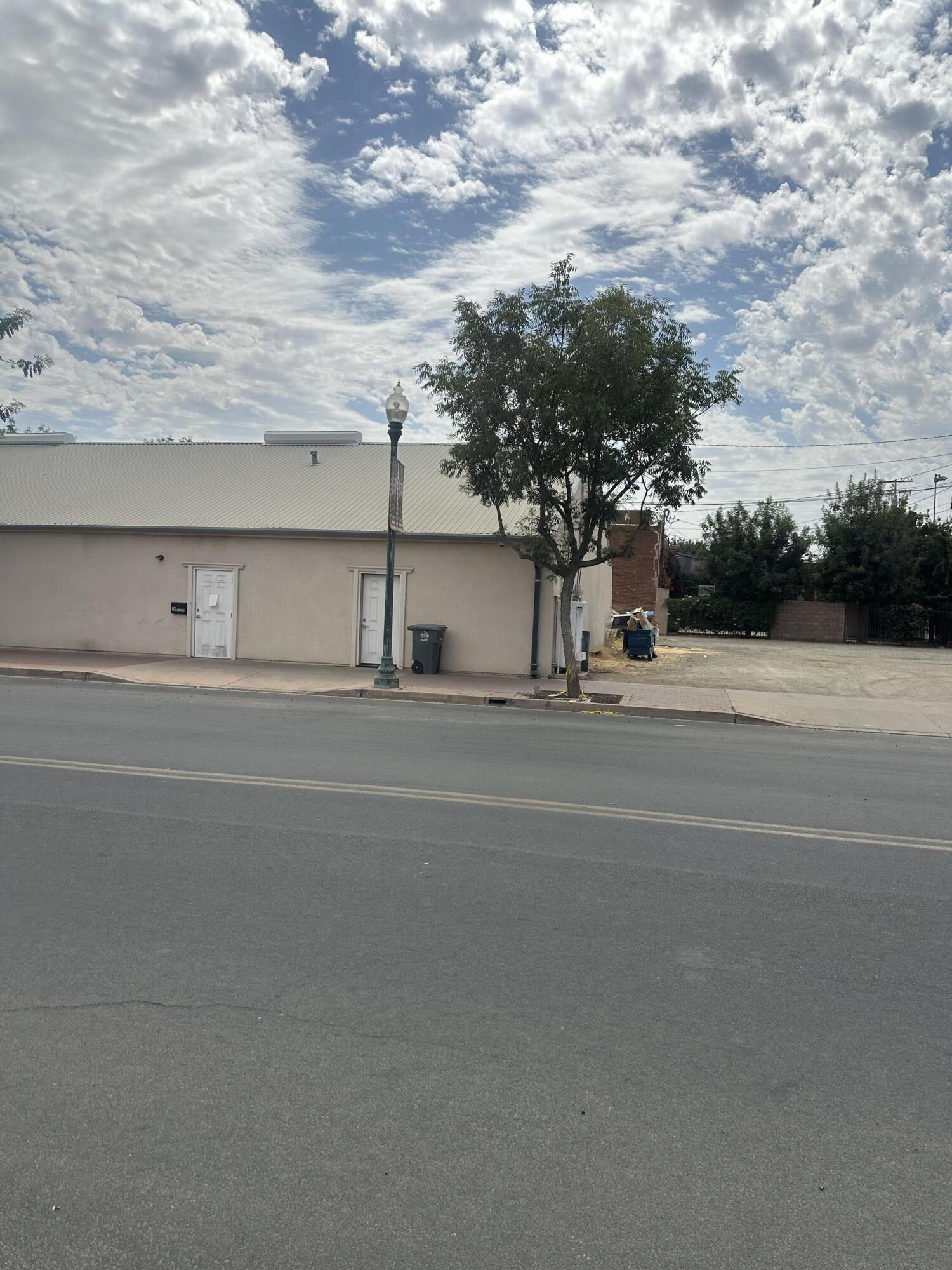 191 N Elmwood Ave, Lindsay, CA 93247