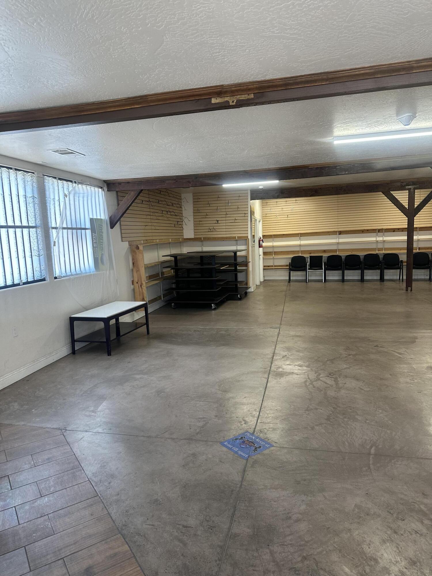 191 N Elmwood Ave, Lindsay, CA 93247