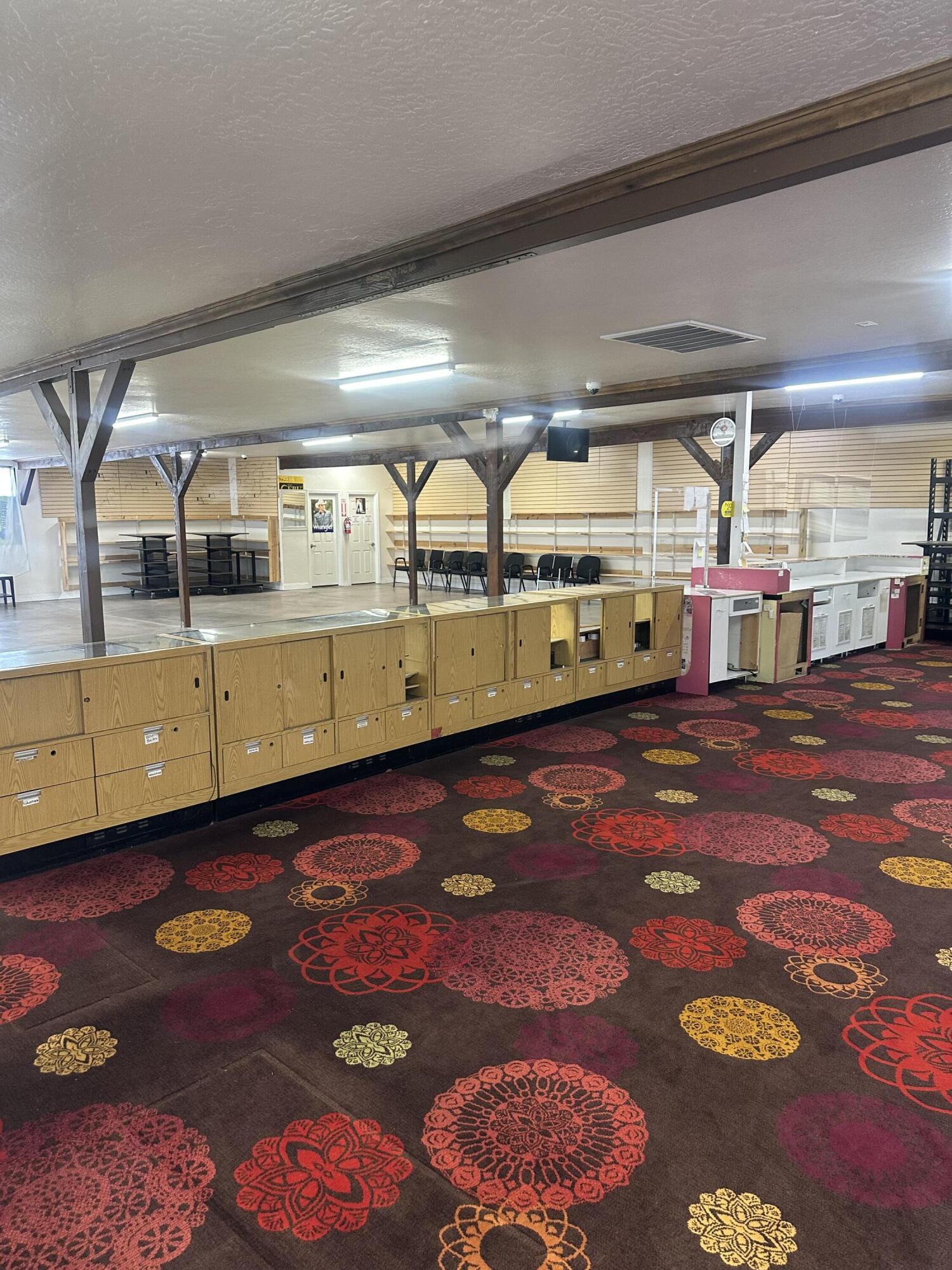 191 N Elmwood Ave, Lindsay, CA 93247