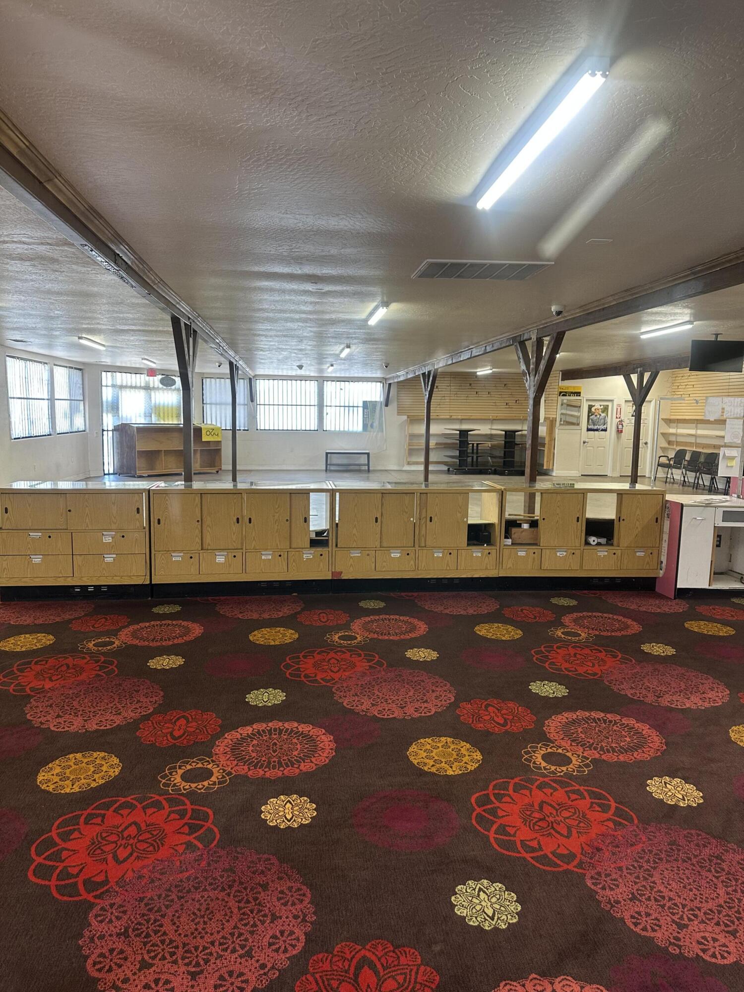 191 N Elmwood Ave, Lindsay, CA 93247