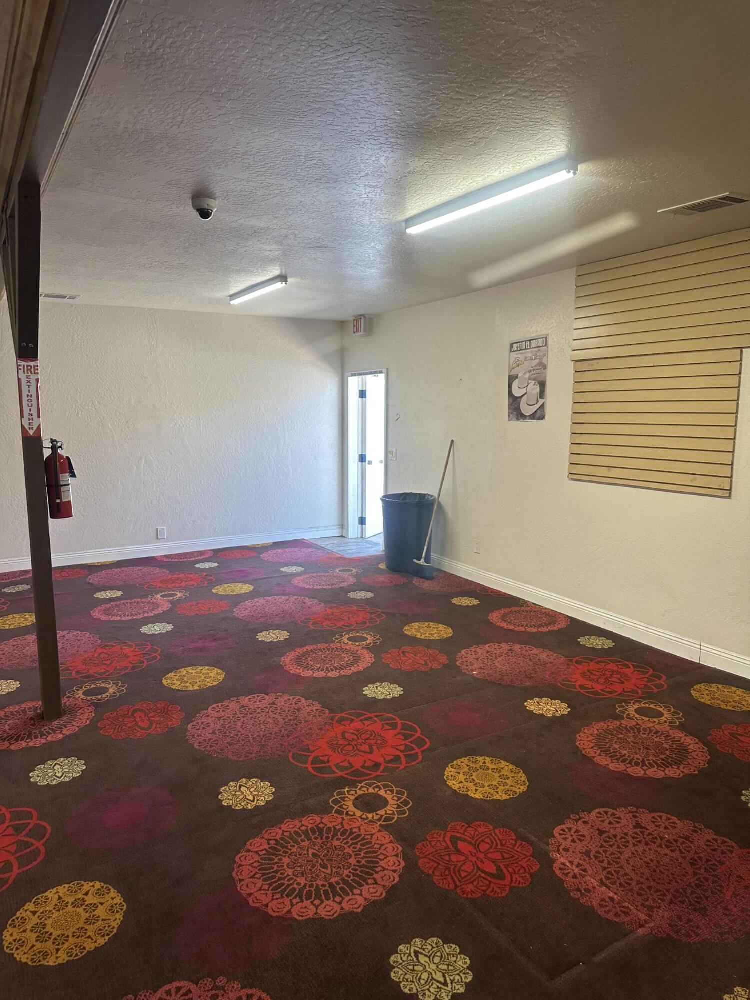 191 N Elmwood Ave, Lindsay, CA 93247