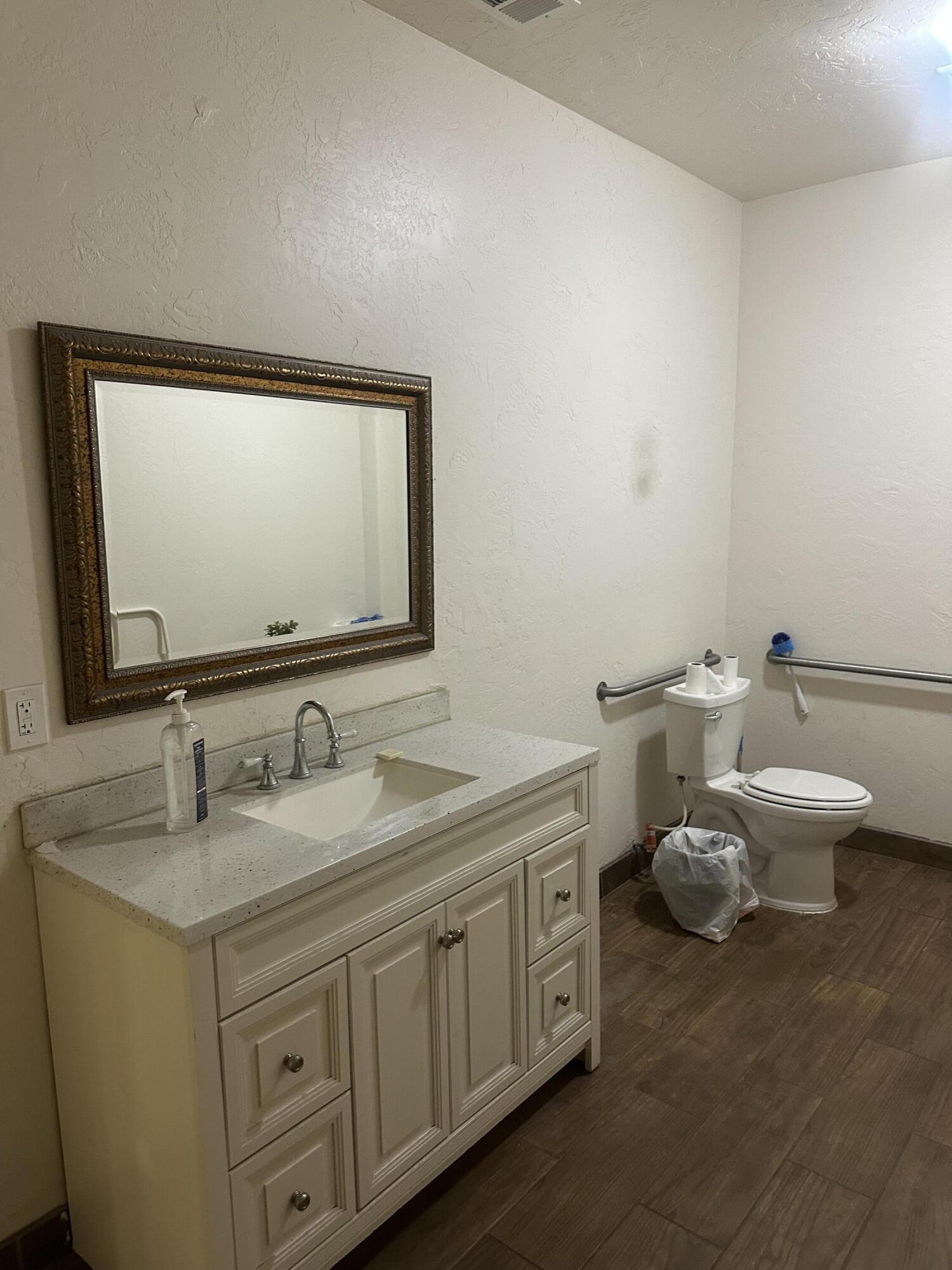 191 N Elmwood Ave, Lindsay, CA 93247