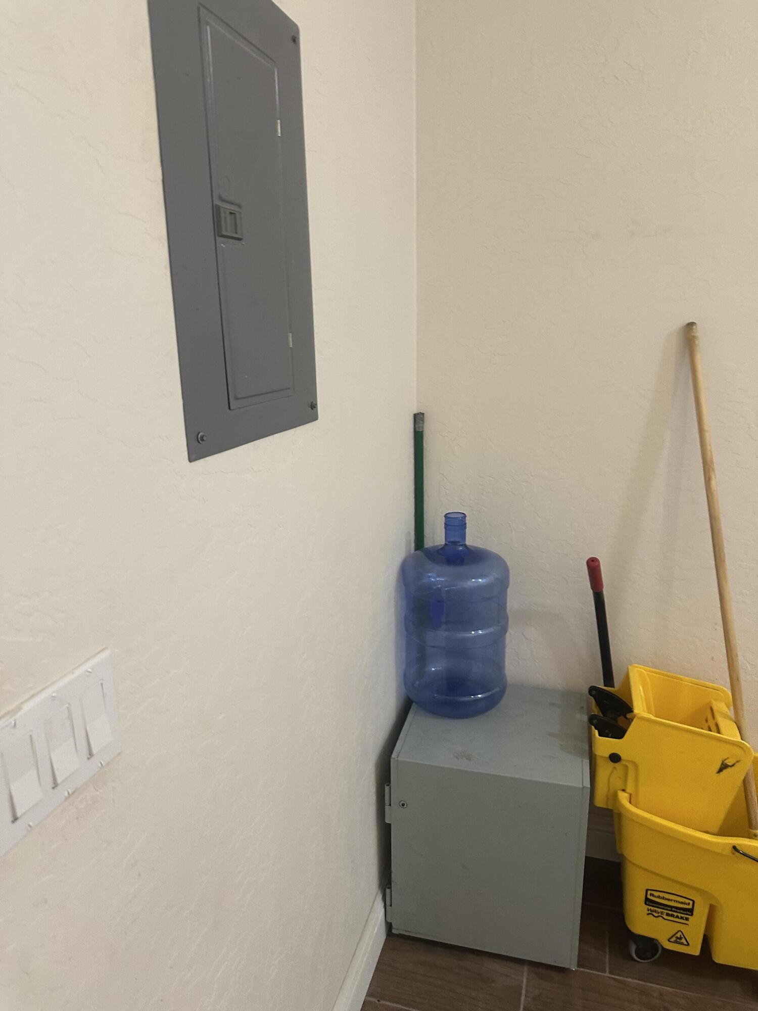 191 N Elmwood Ave, Lindsay, CA 93247