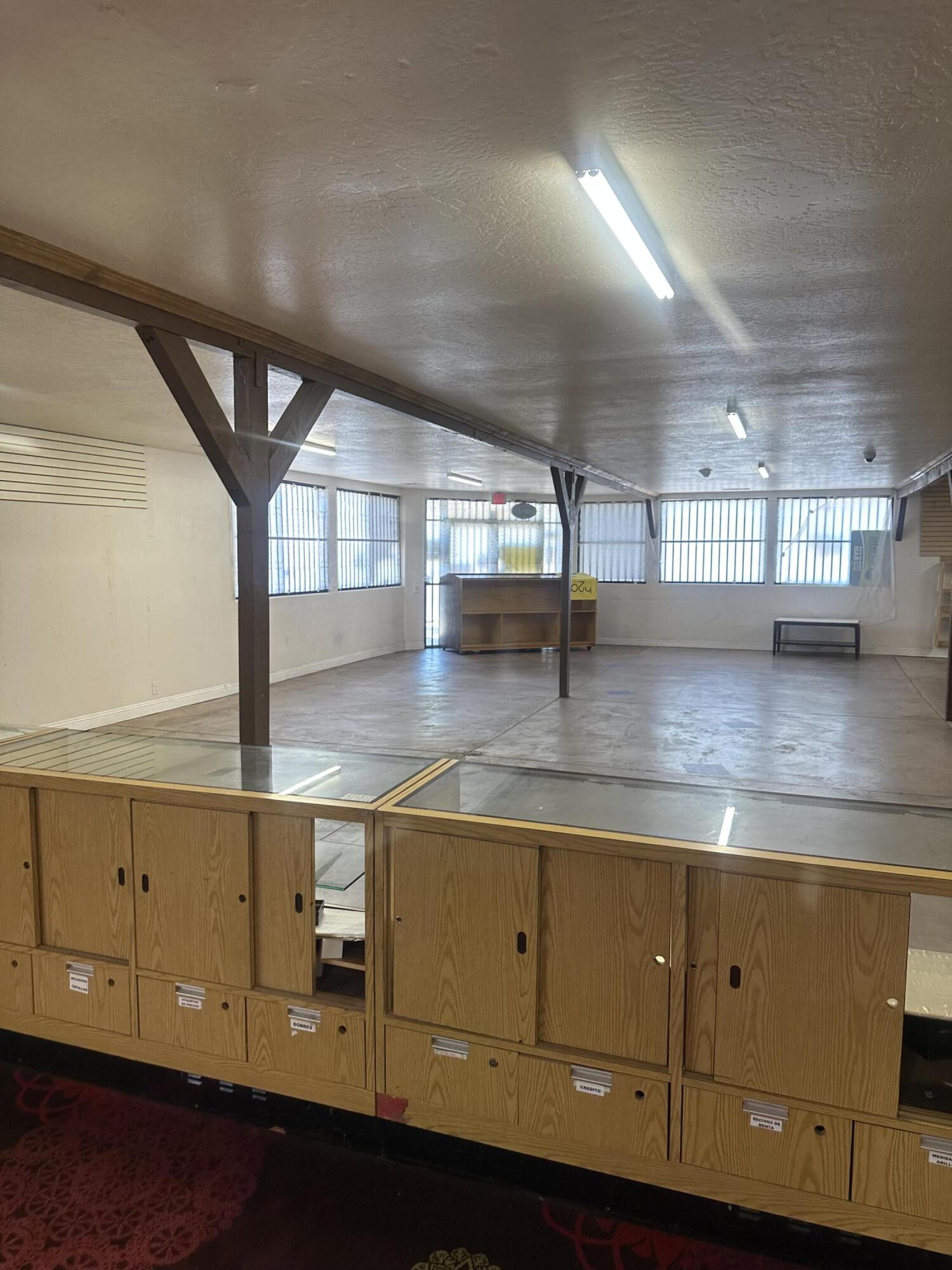 191 N Elmwood Ave, Lindsay, CA 93247