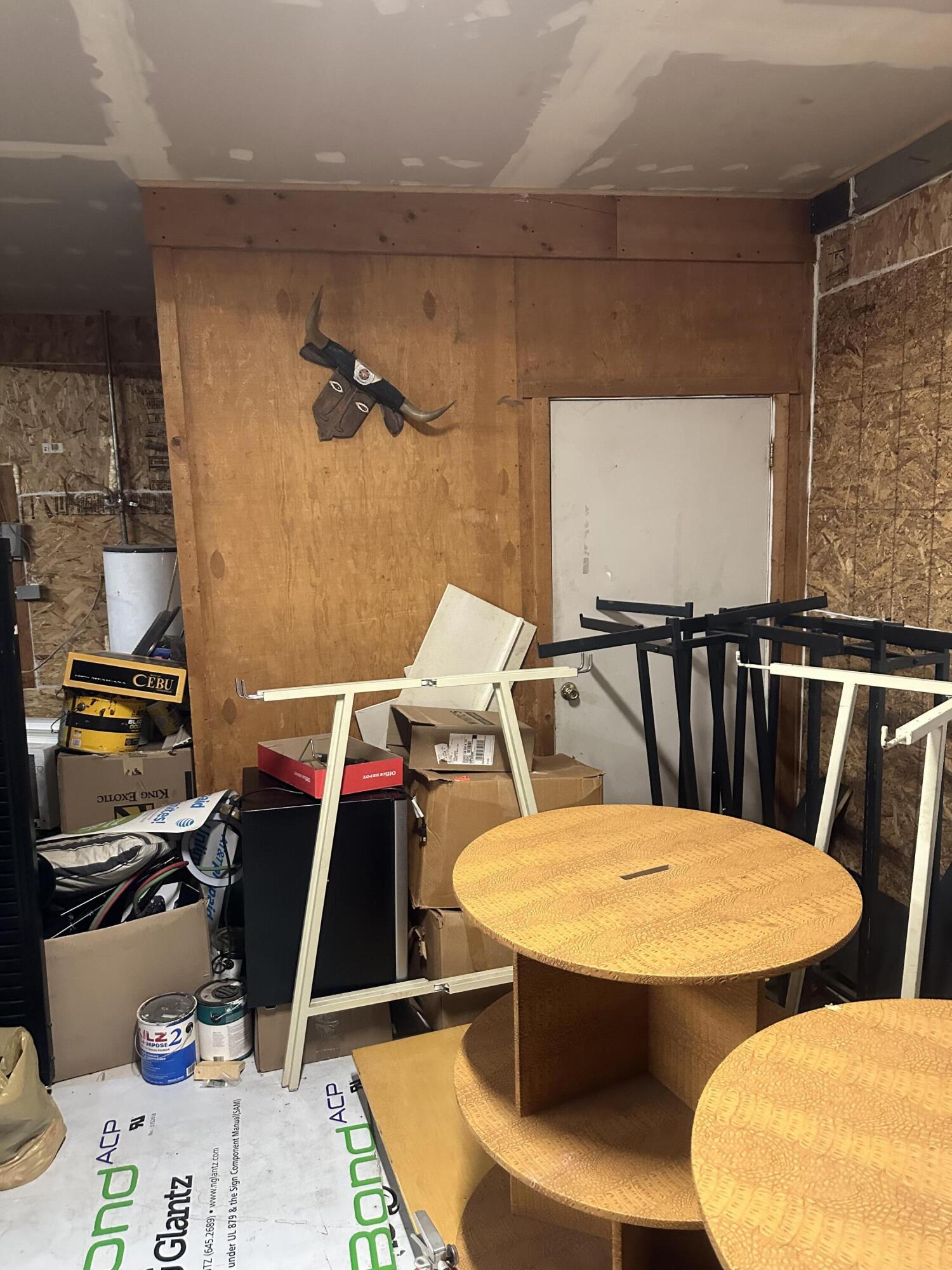 191 N Elmwood Ave, Lindsay, CA 93247