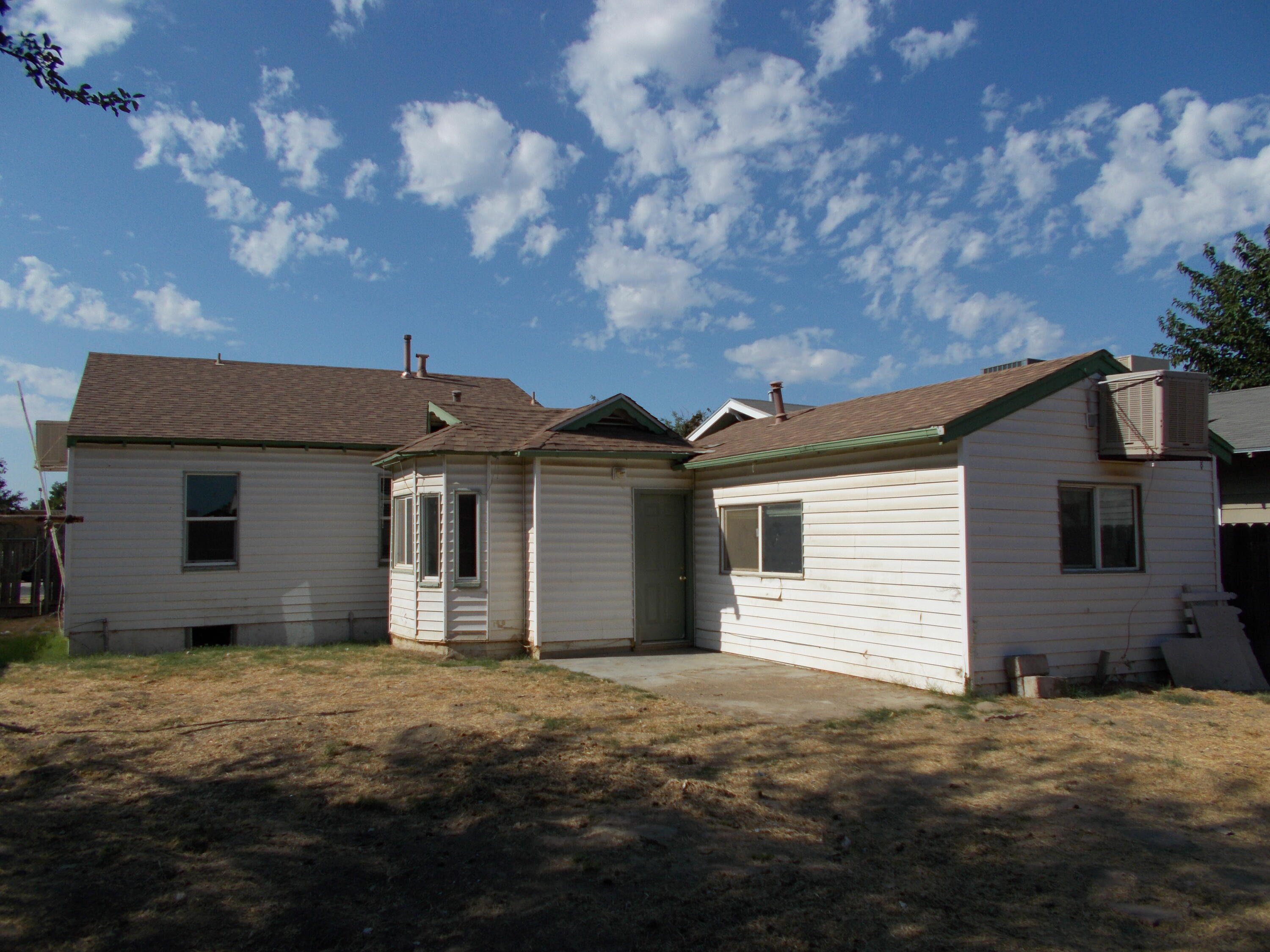 210 E Bush St, Lemoore, CA 93245