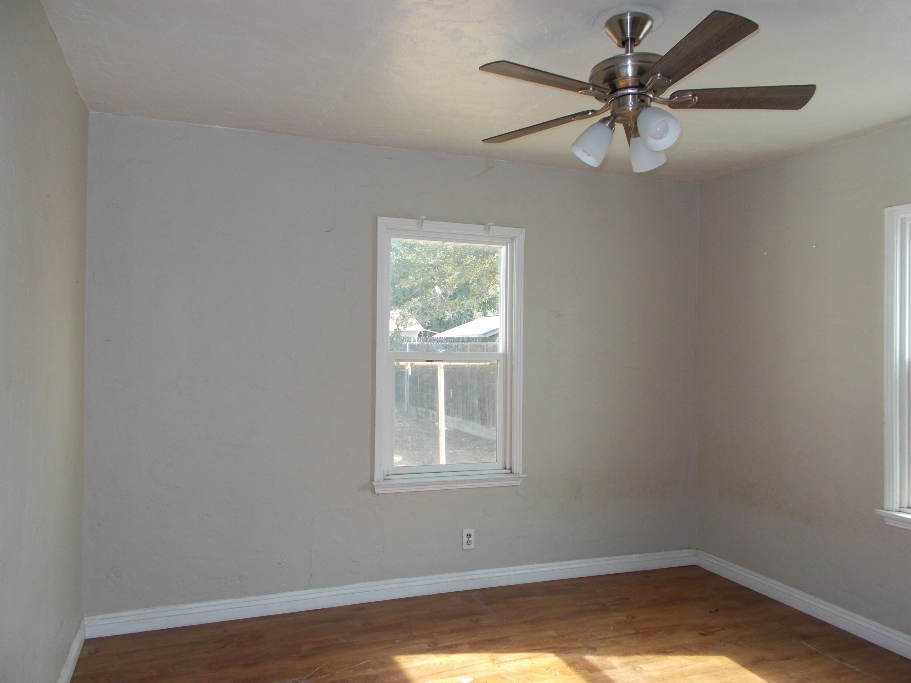 210 E Bush St, Lemoore, CA 93245