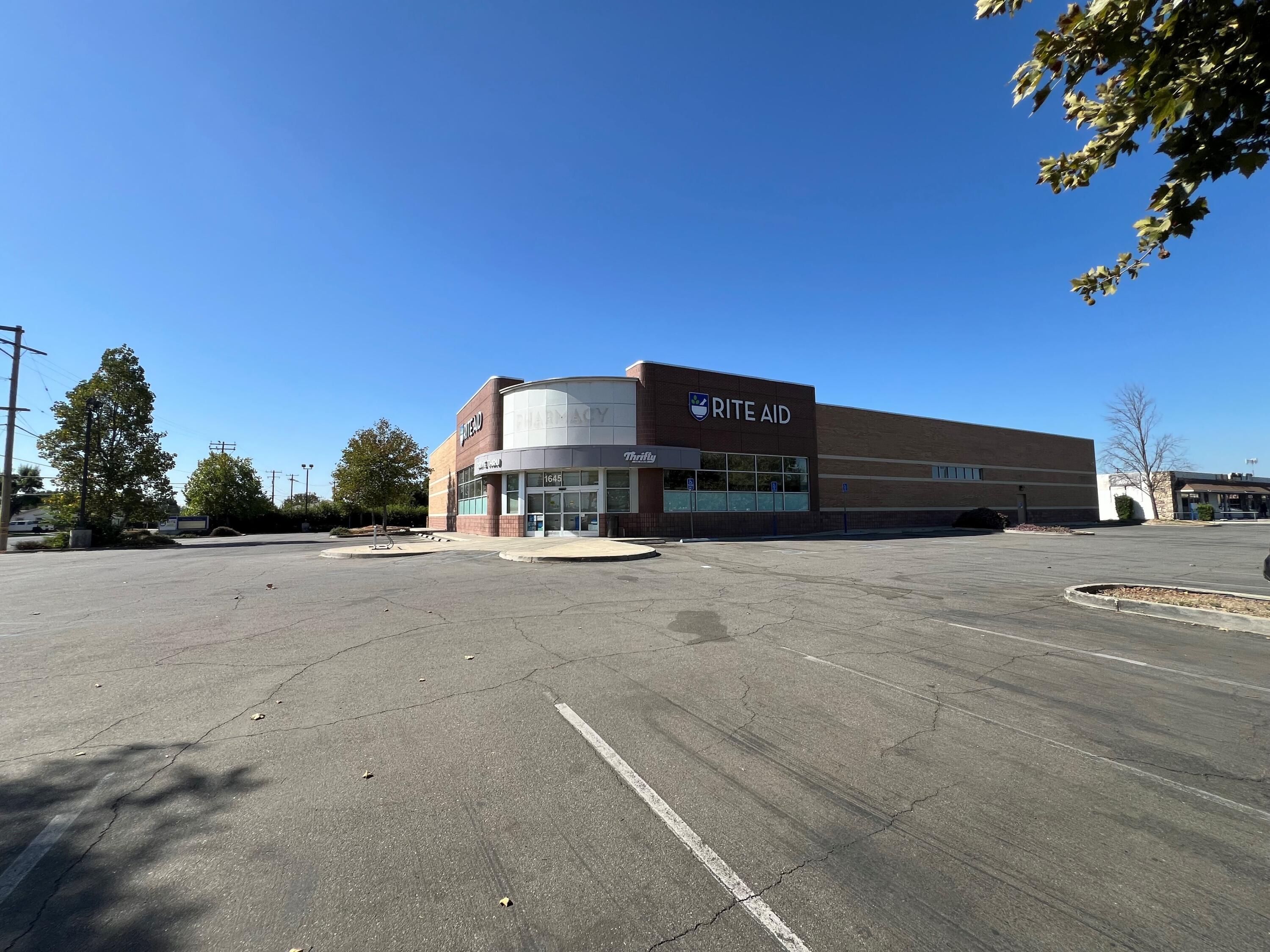 1645 E Tulare Ave, Tulare, CA 93274