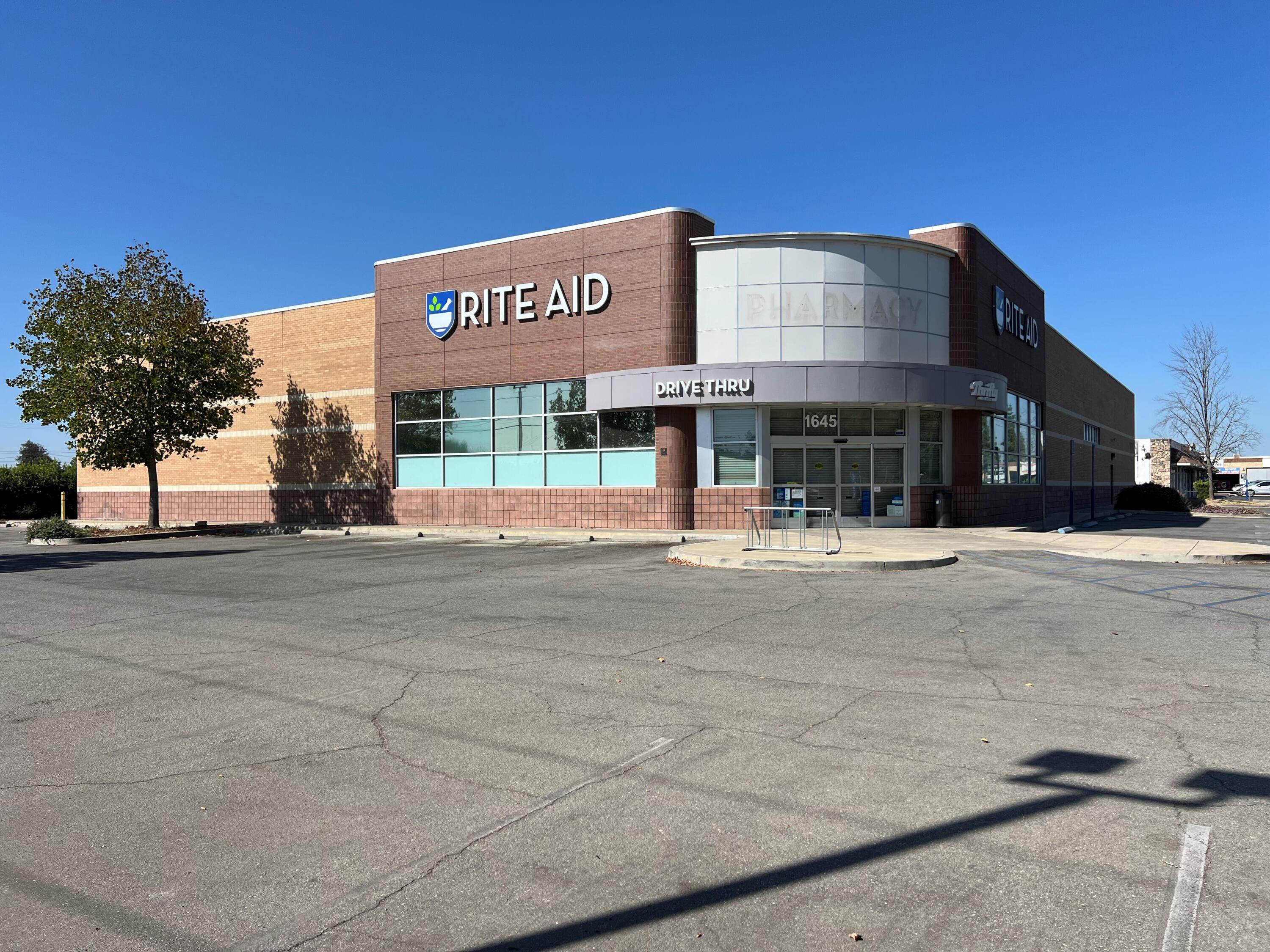 1645 E Tulare Ave, Tulare, CA 93274