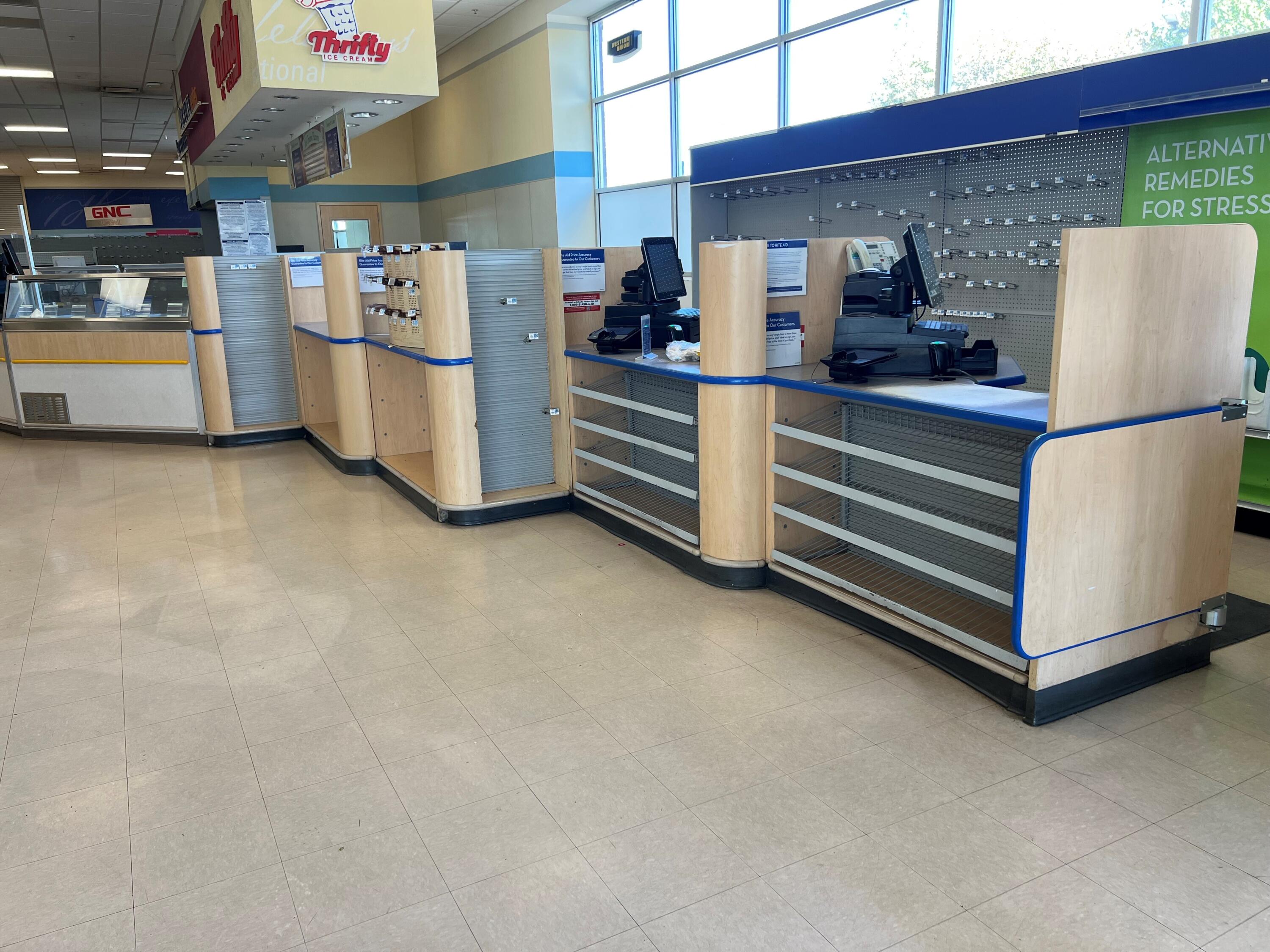 1645 E Tulare Ave, Tulare, CA 93274