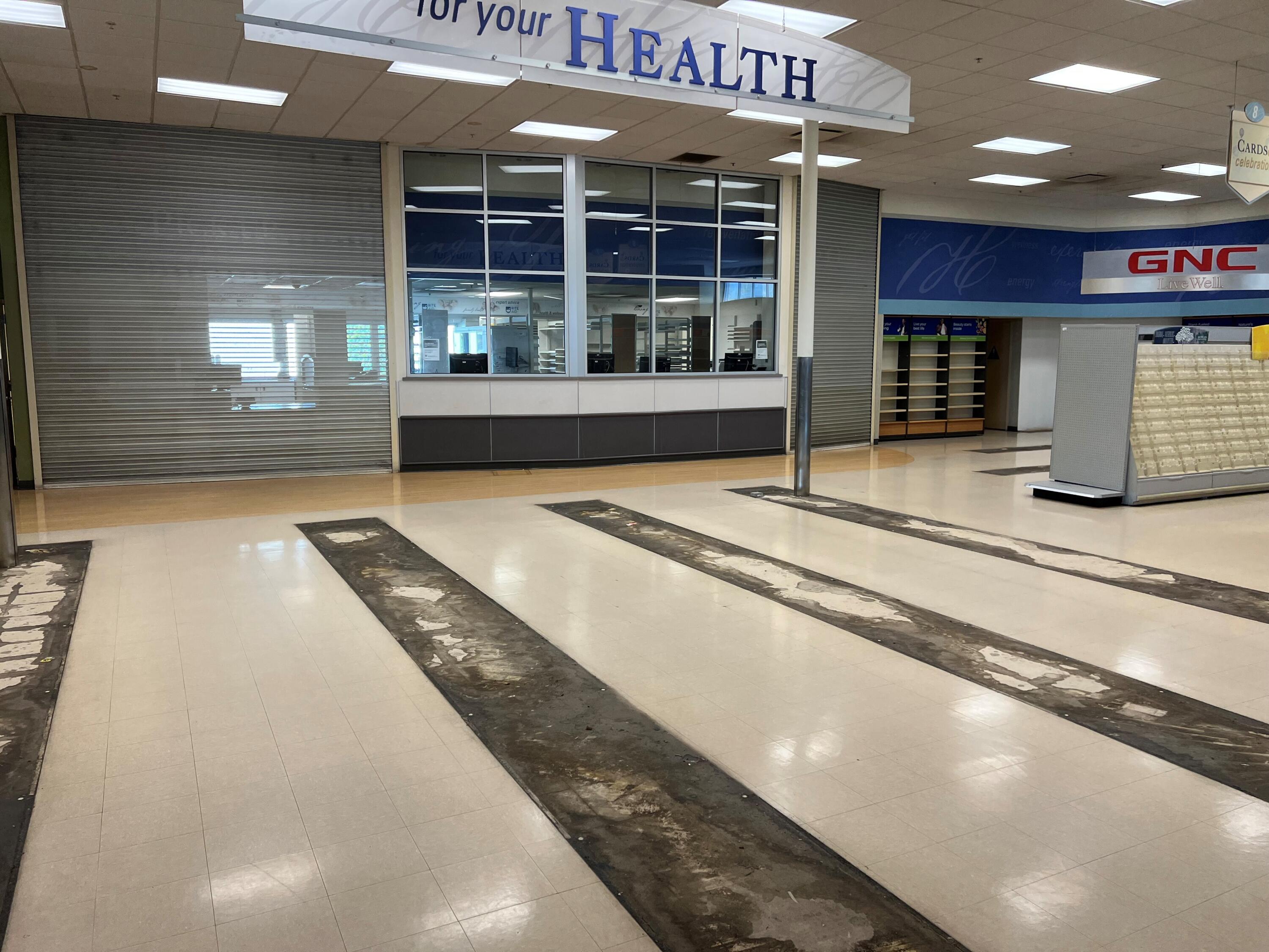 1645 E Tulare Ave, Tulare, CA 93274