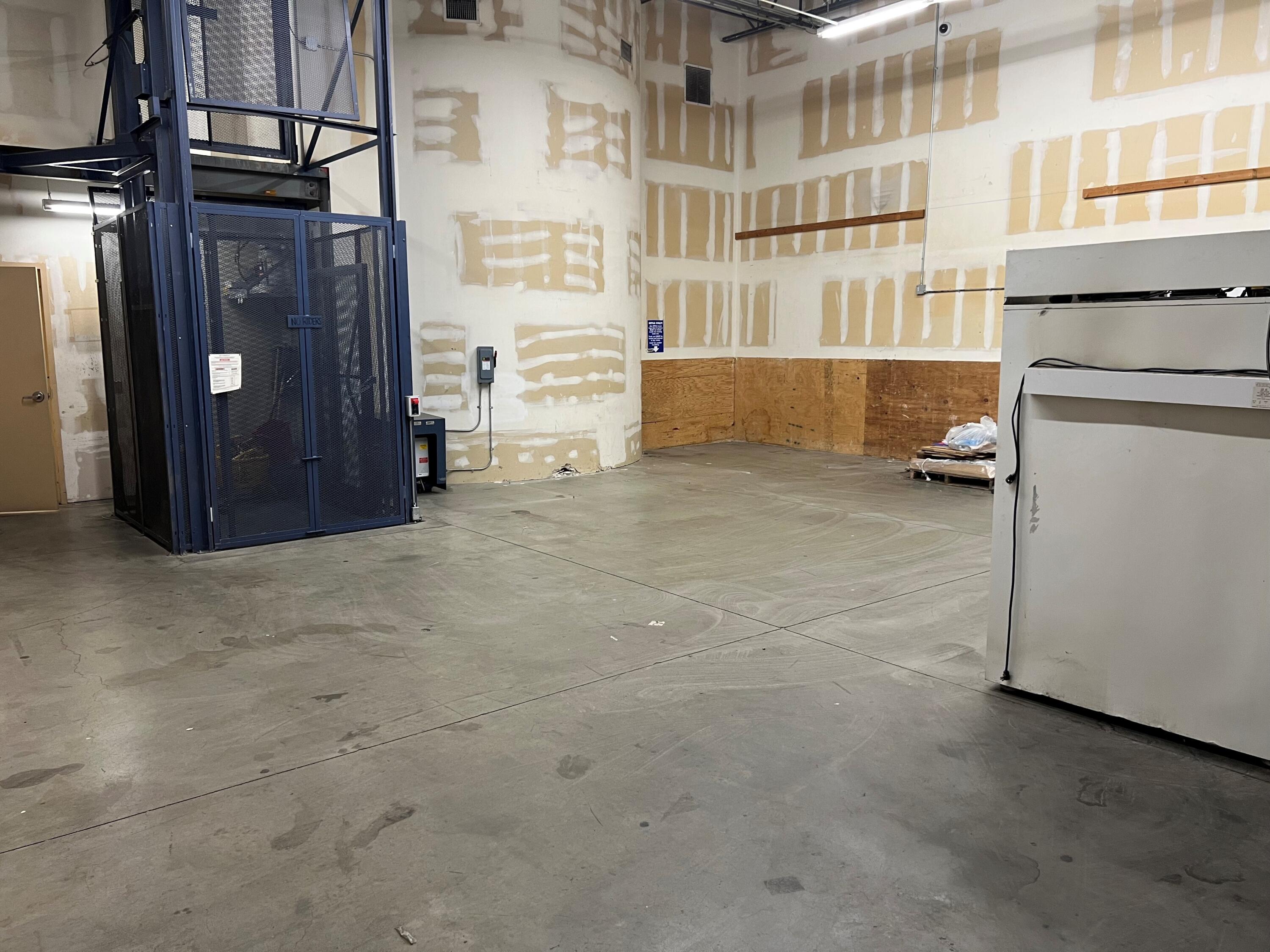 1645 E Tulare Ave, Tulare, CA 93274