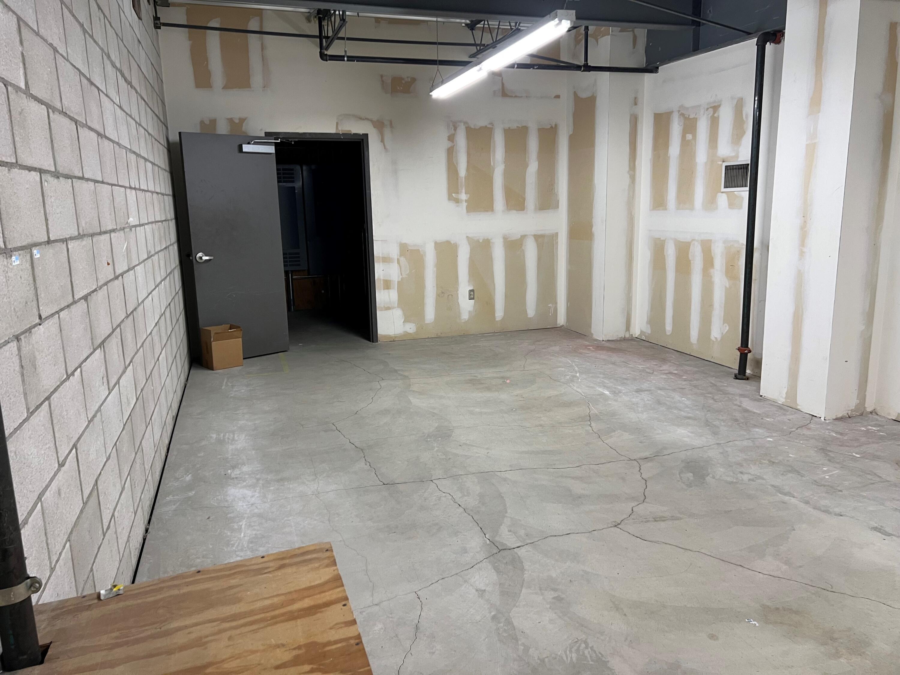 1645 E Tulare Ave, Tulare, CA 93274