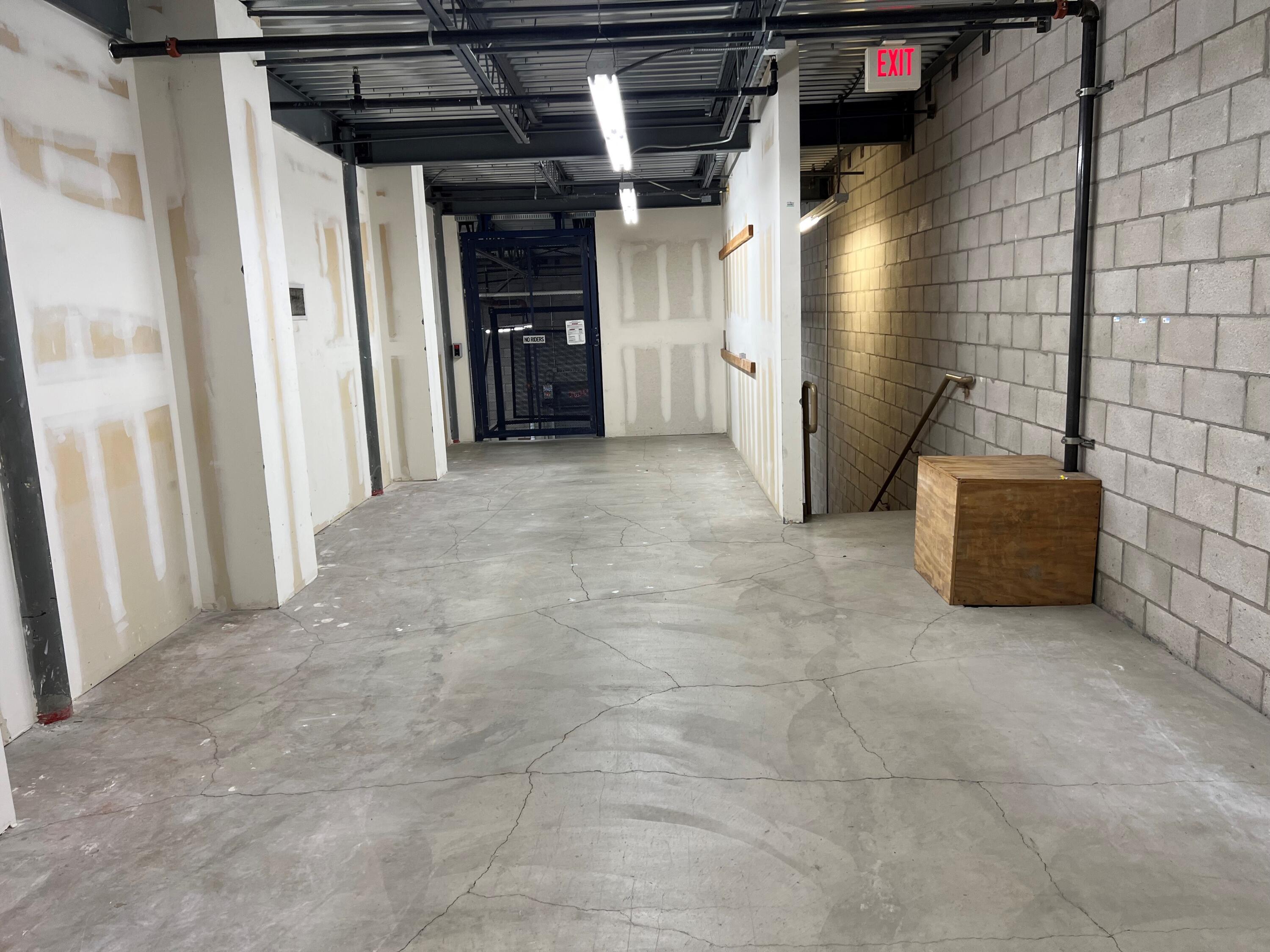 1645 E Tulare Ave, Tulare, CA 93274