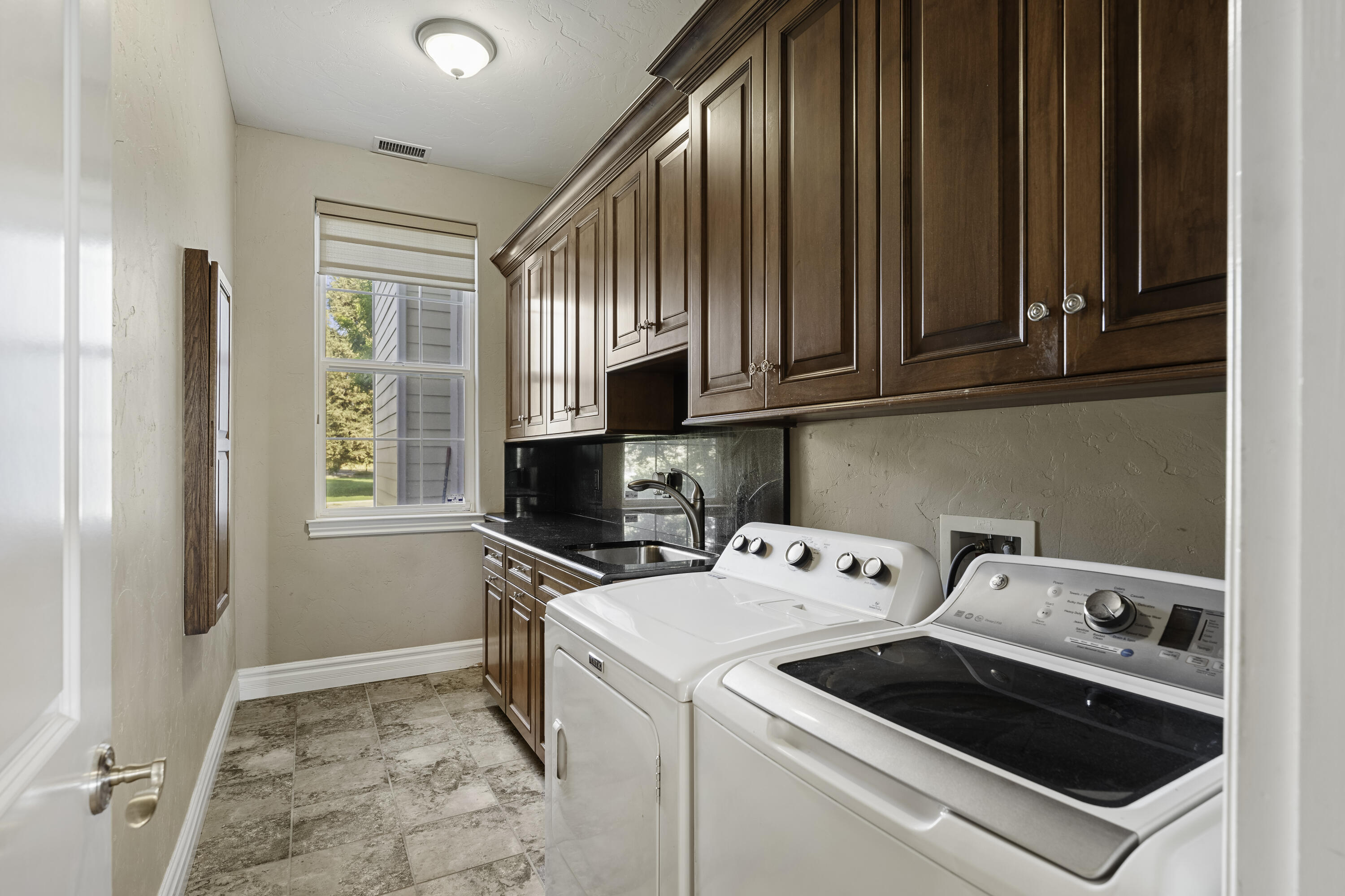 22431 Rd 180, Lindsay, CA 93247