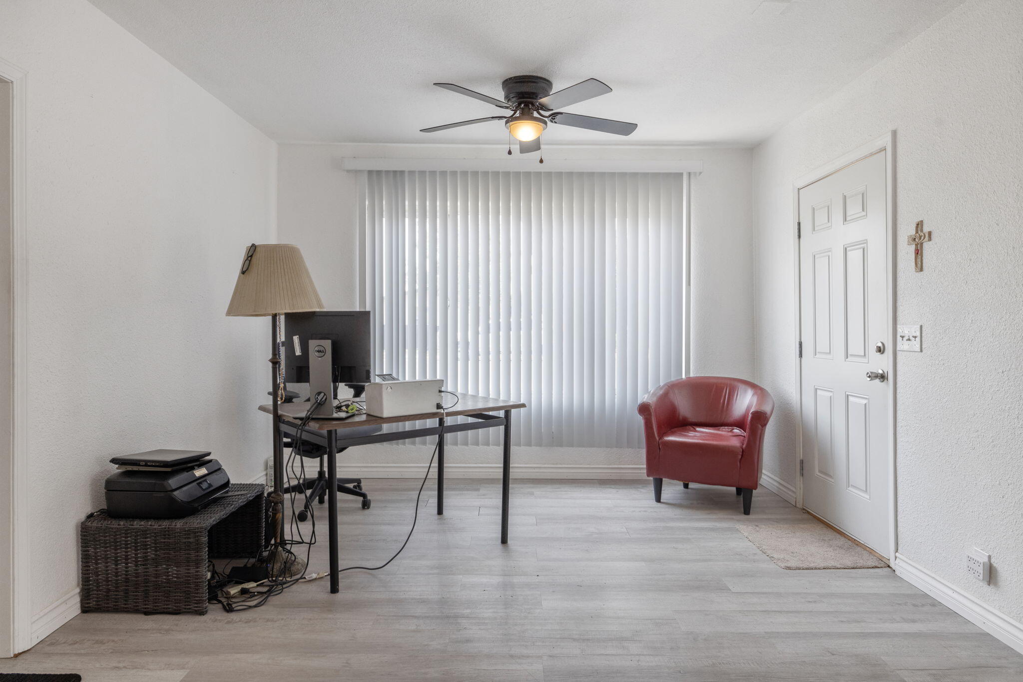 1112 W San Joaquin Ave, Tulare, CA 93274