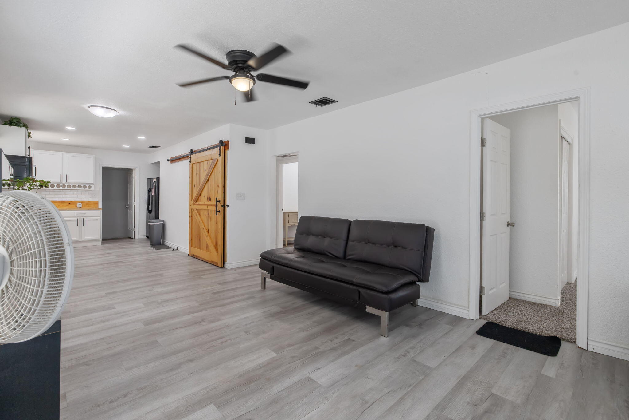 1112 W San Joaquin Ave, Tulare, CA 93274