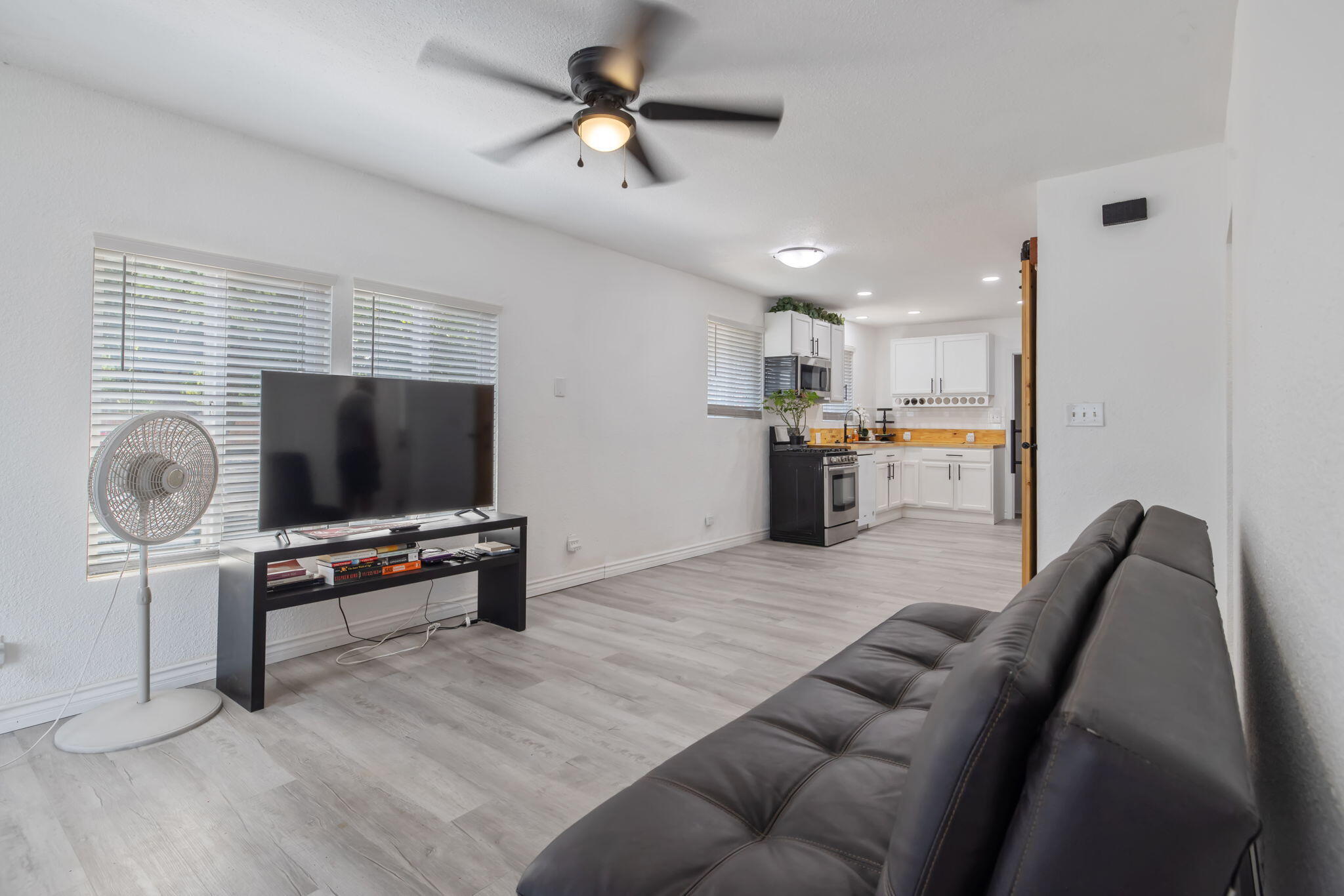 1112 W San Joaquin Ave, Tulare, CA 93274