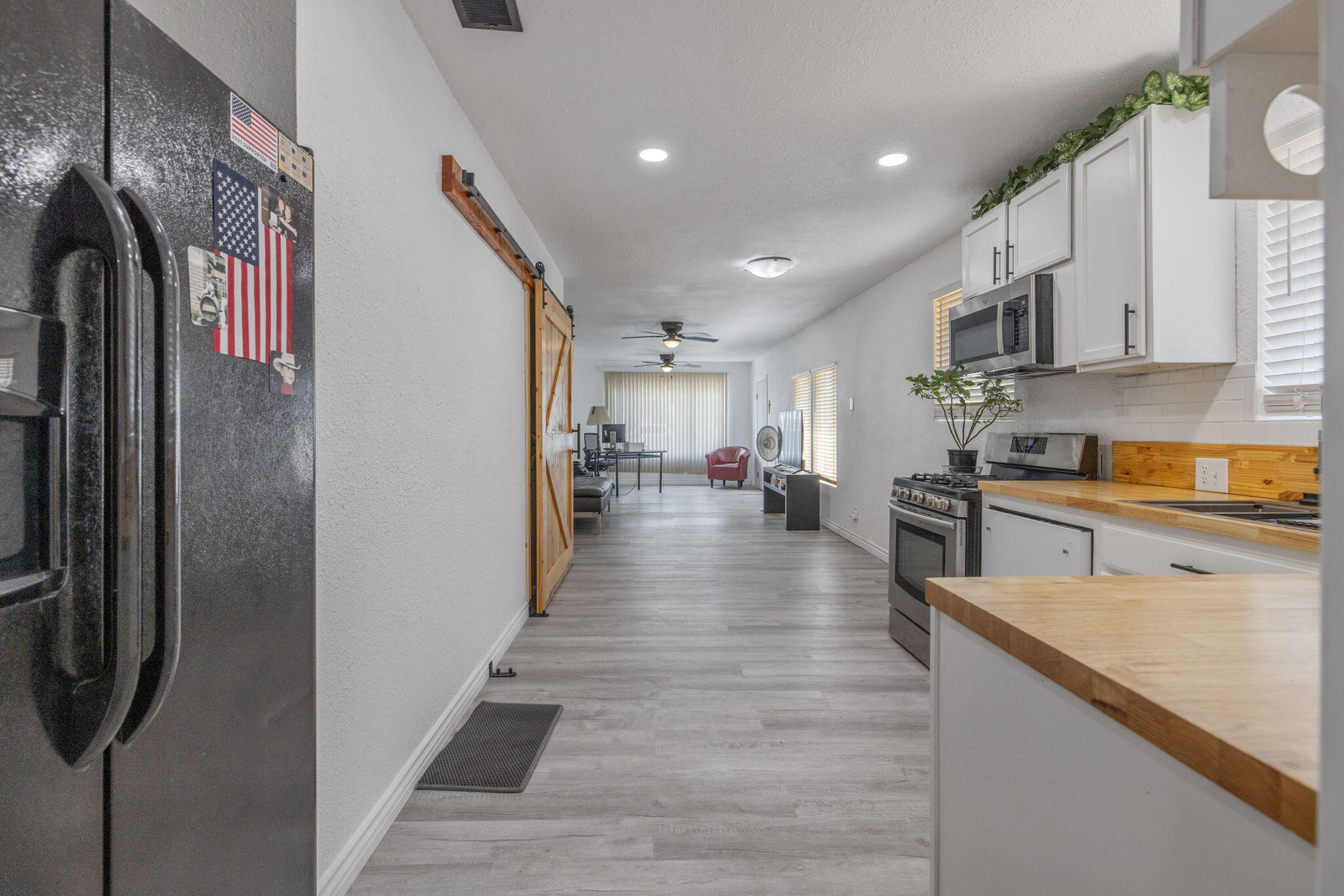 1112 W San Joaquin Ave, Tulare, CA 93274