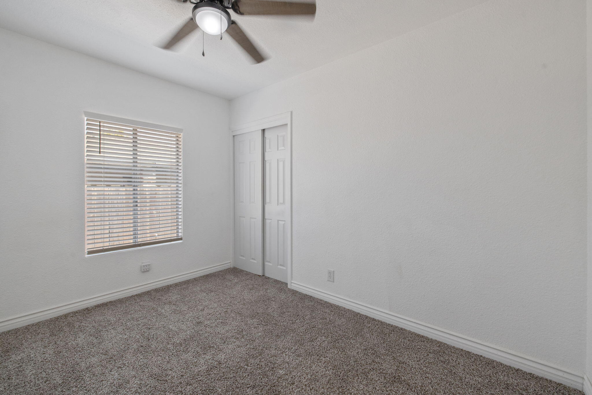 1112 W San Joaquin Ave, Tulare, CA 93274