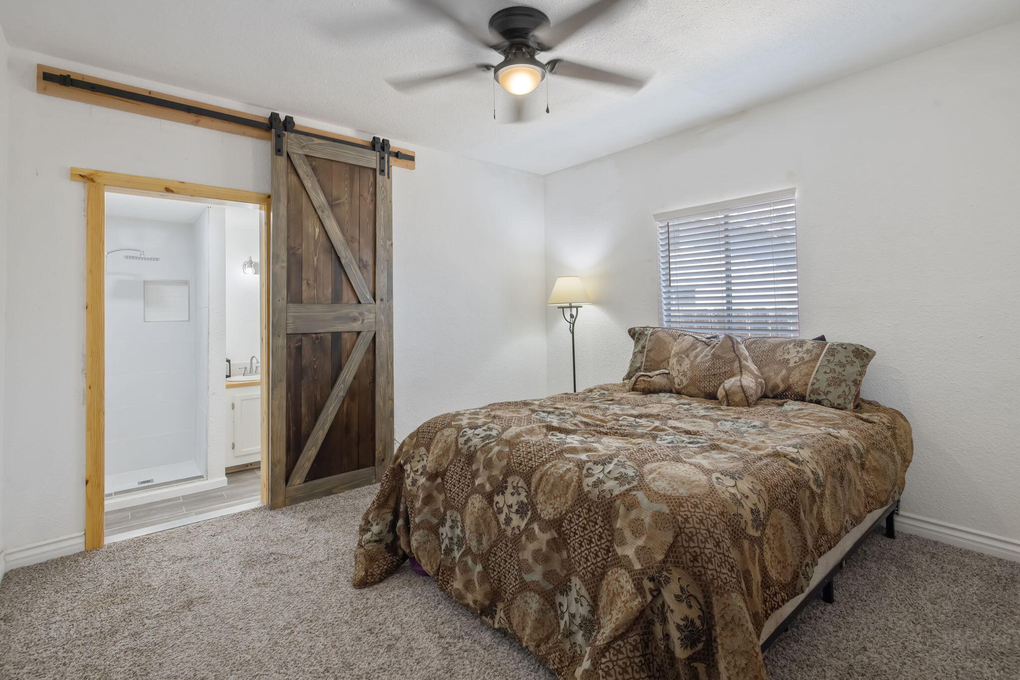 1112 W San Joaquin Ave, Tulare, CA 93274