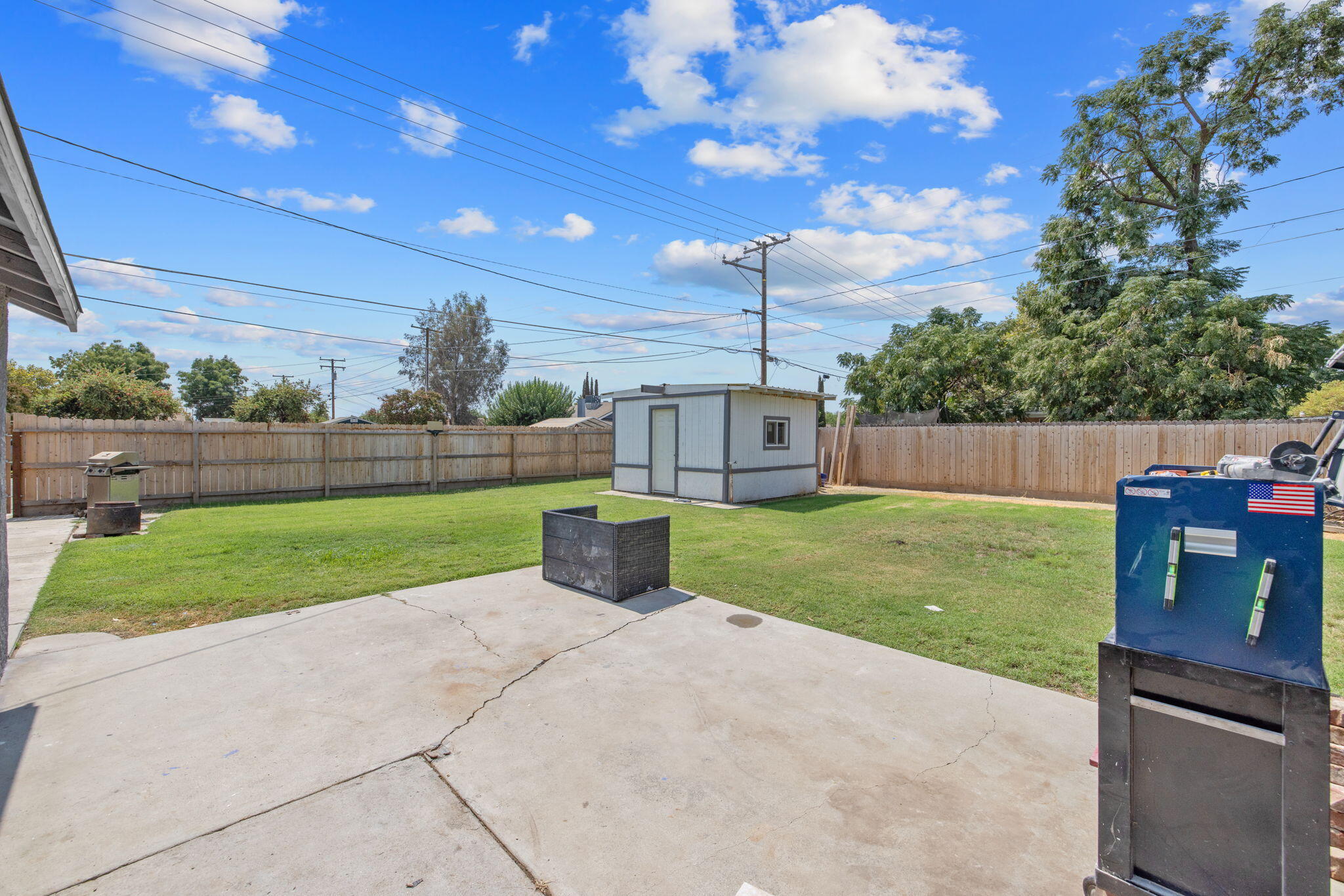 1112 W San Joaquin Ave, Tulare, CA 93274