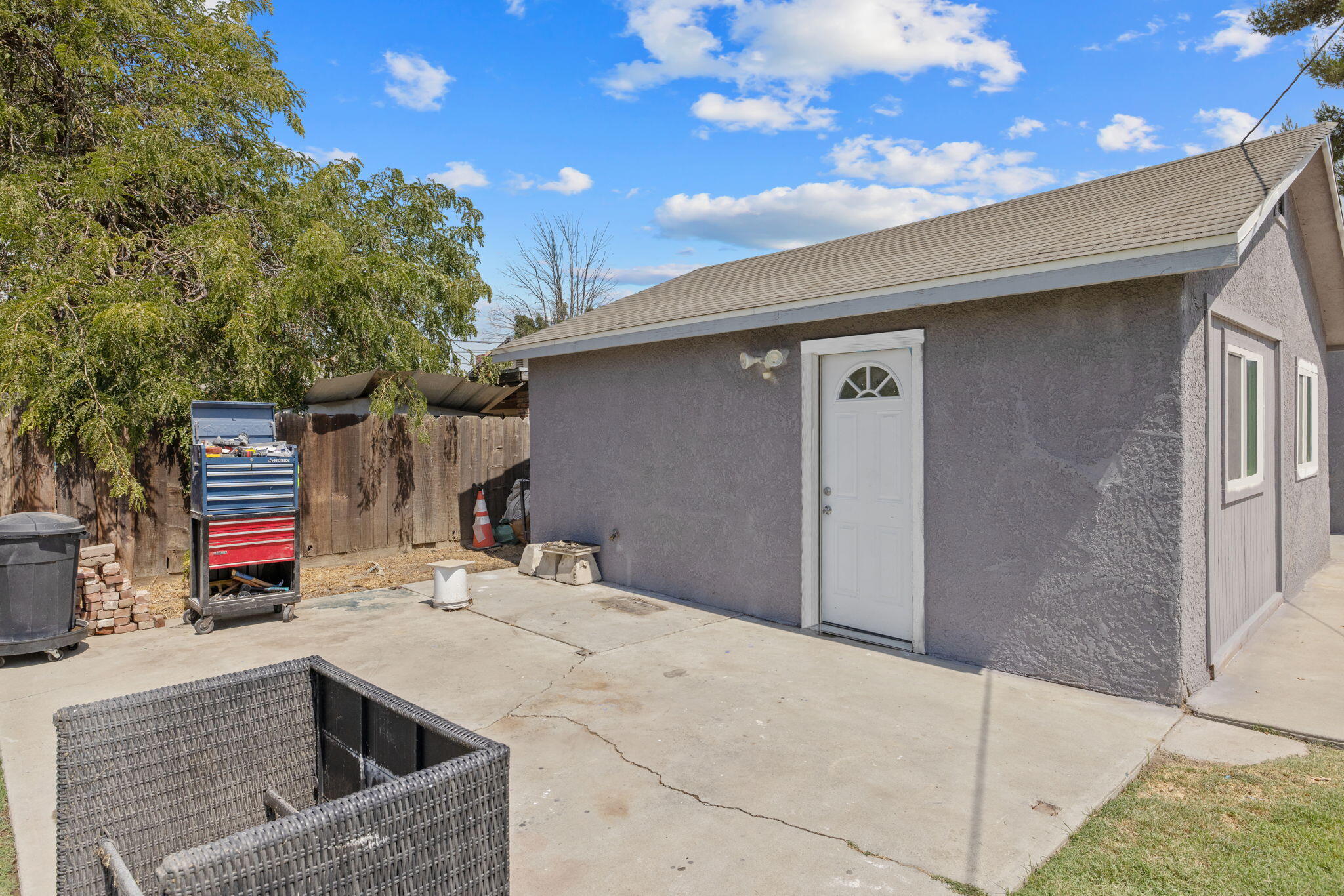1112 W San Joaquin Ave, Tulare, CA 93274