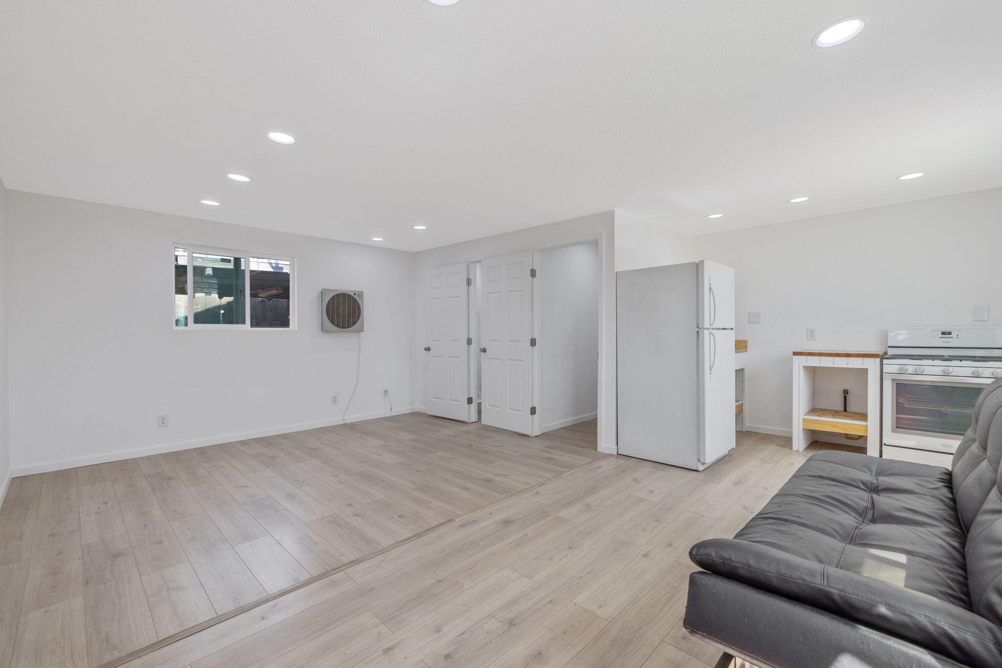 1112 W San Joaquin Ave, Tulare, CA 93274