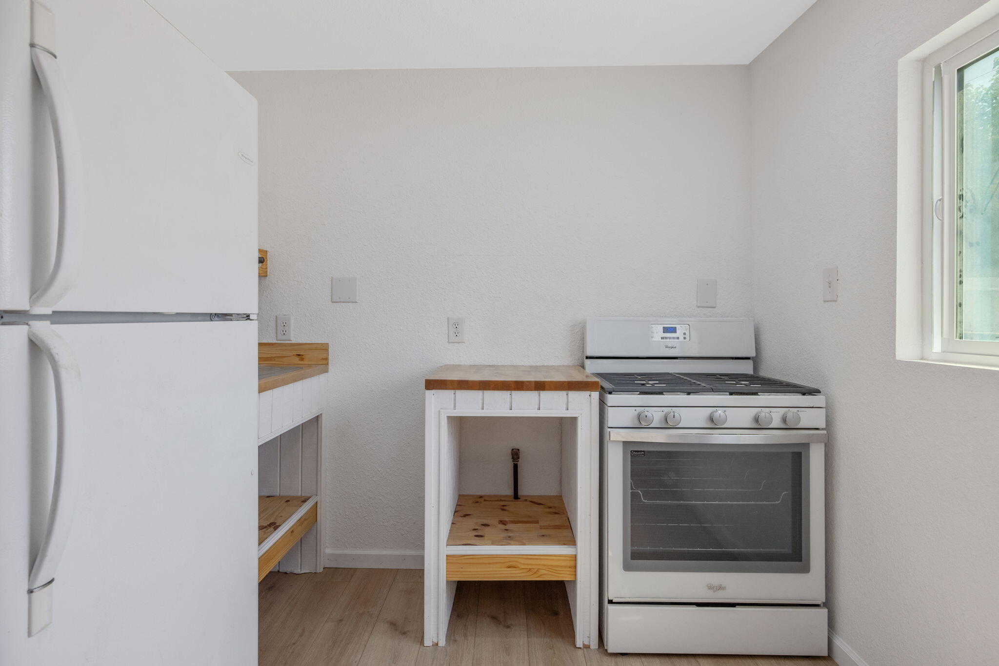 1112 W San Joaquin Ave, Tulare, CA 93274