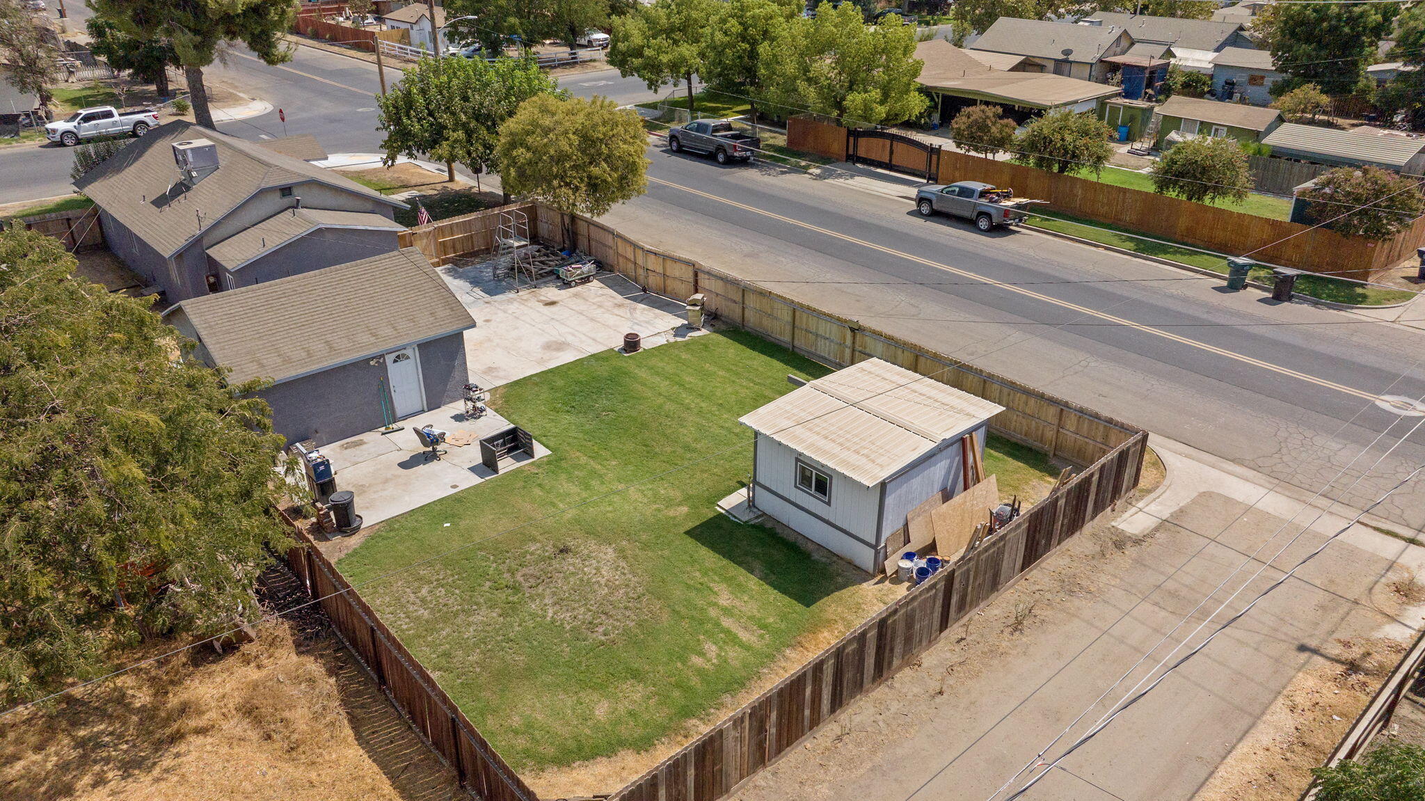 1112 W San Joaquin Ave, Tulare, CA 93274