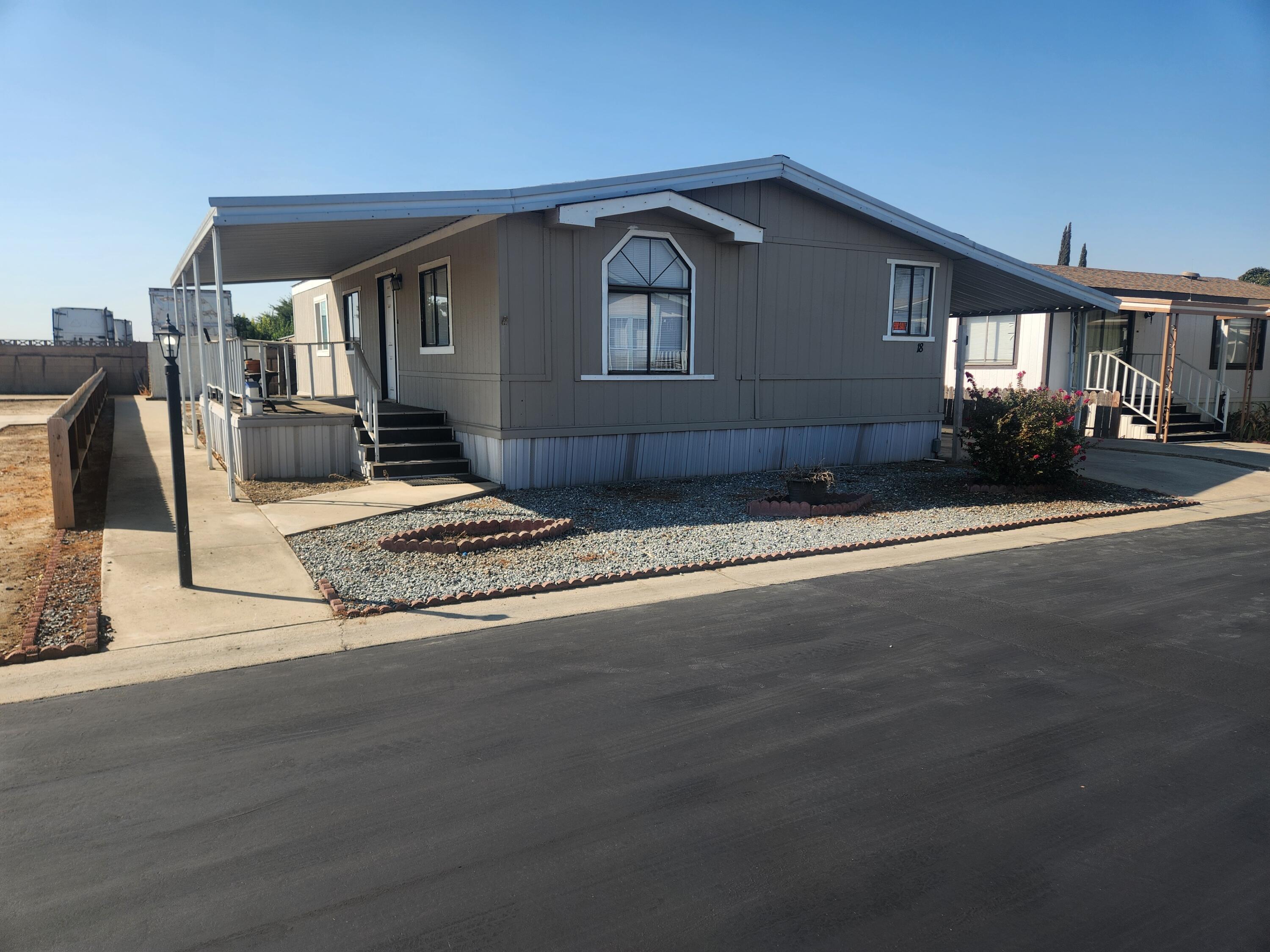 900 E Rankin Rd #18, Tulare, CA 93274